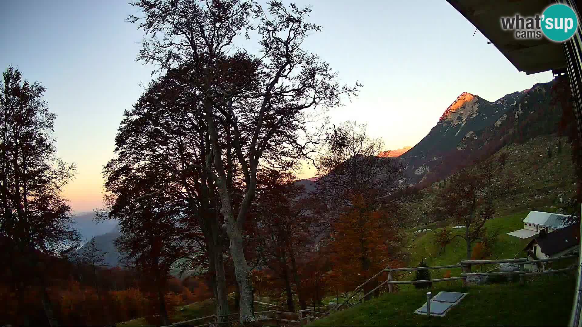 Planina Razor Mountain Hut live cam (1315) | view to Tolminski Migovec