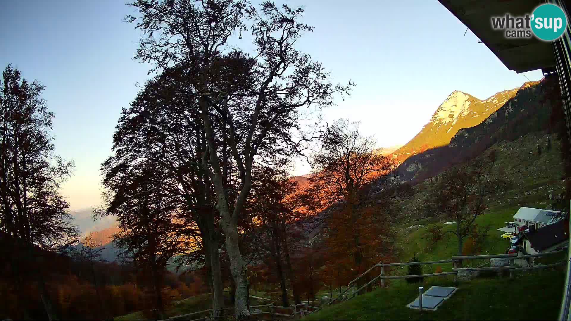 Baita di montagna Planina Razor webcam (1315) | vista su Tolminski Migovec