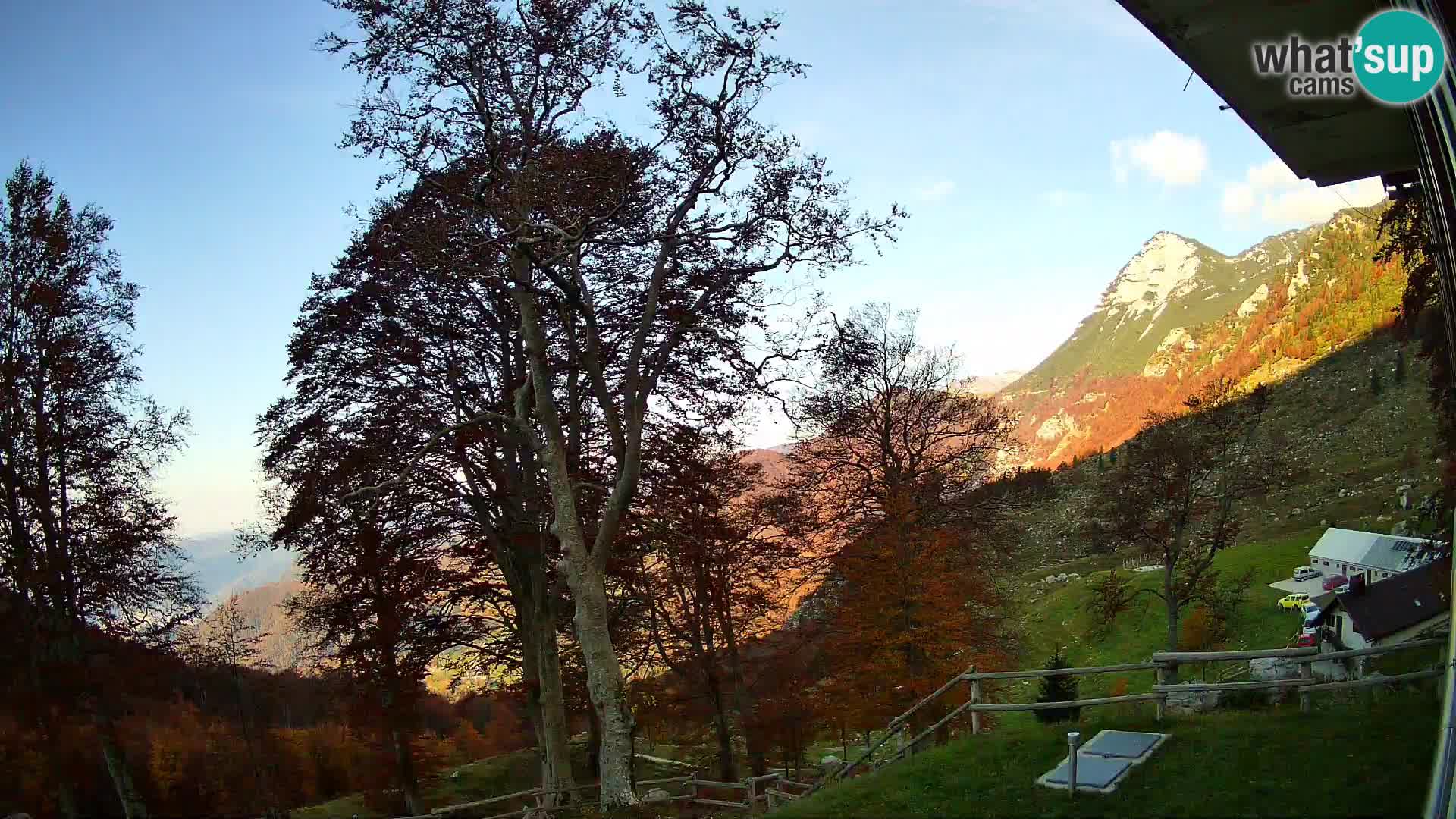 Planina Razor Mountain Hut live cam (1315) | view to Tolminski Migovec