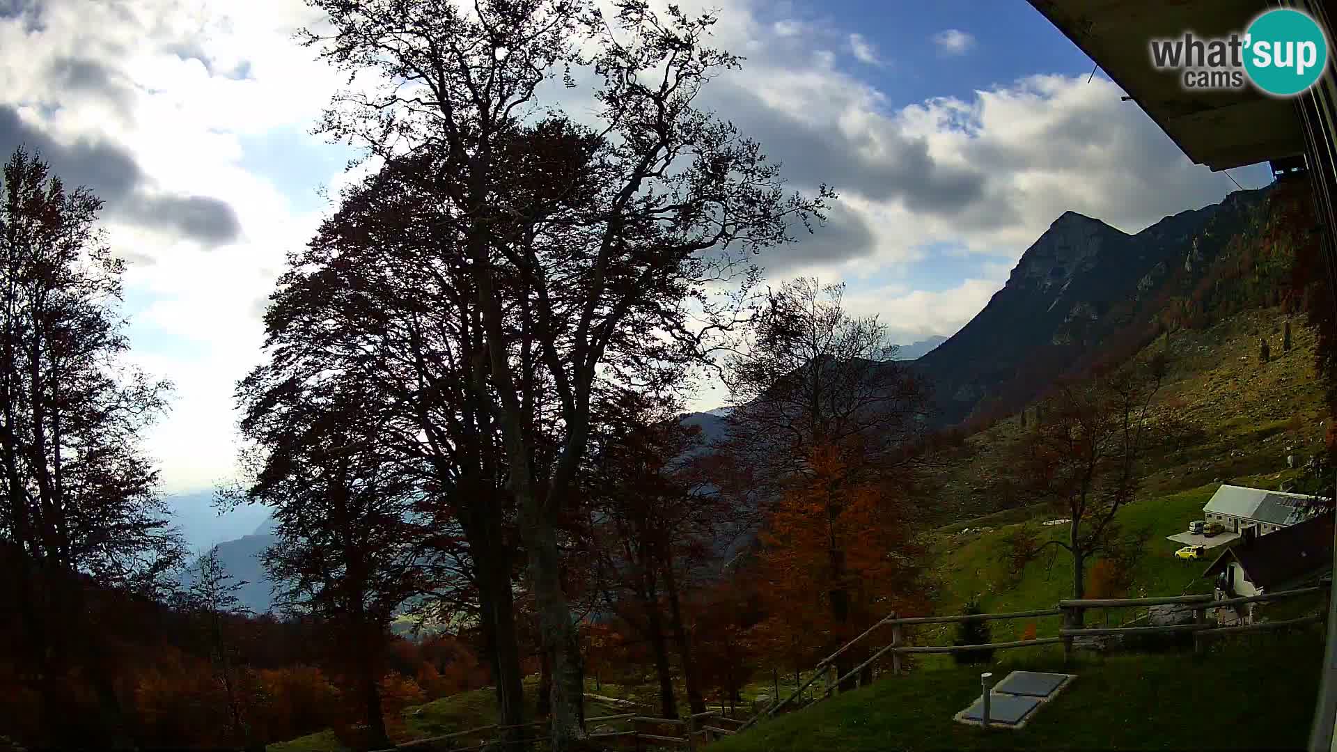 Planina Razor Bergütte Webcam (1315) | Blick auf Tolminski Migovec
