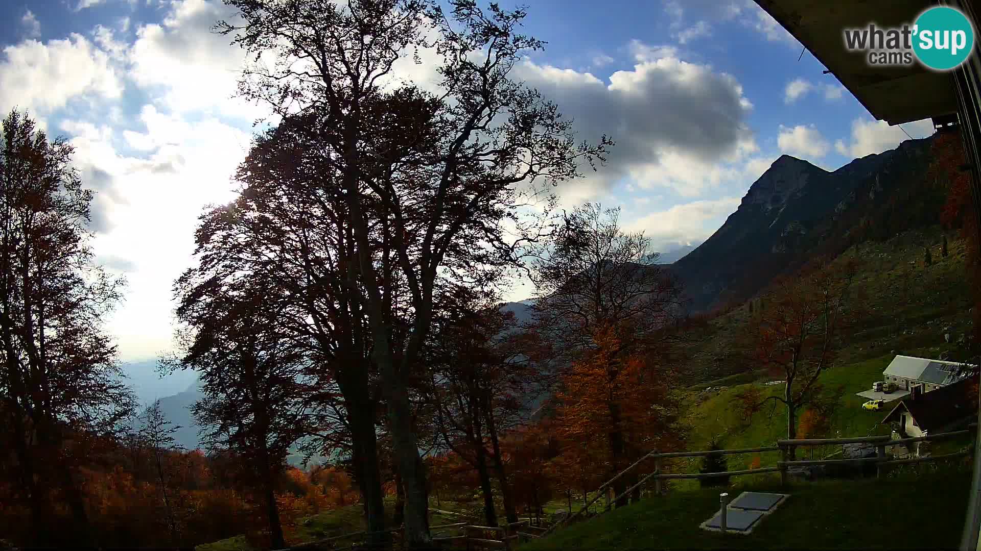Baita di montagna Planina Razor webcam (1315) | vista su Tolminski Migovec