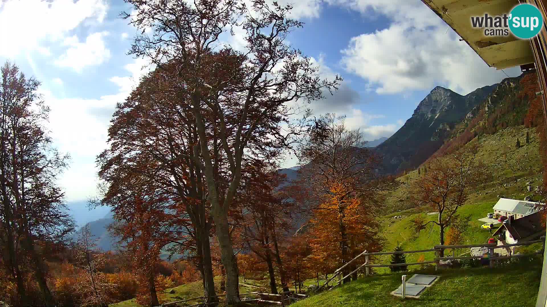 Planina Razor Mountain Hut live cam (1315) | view to Tolminski Migovec