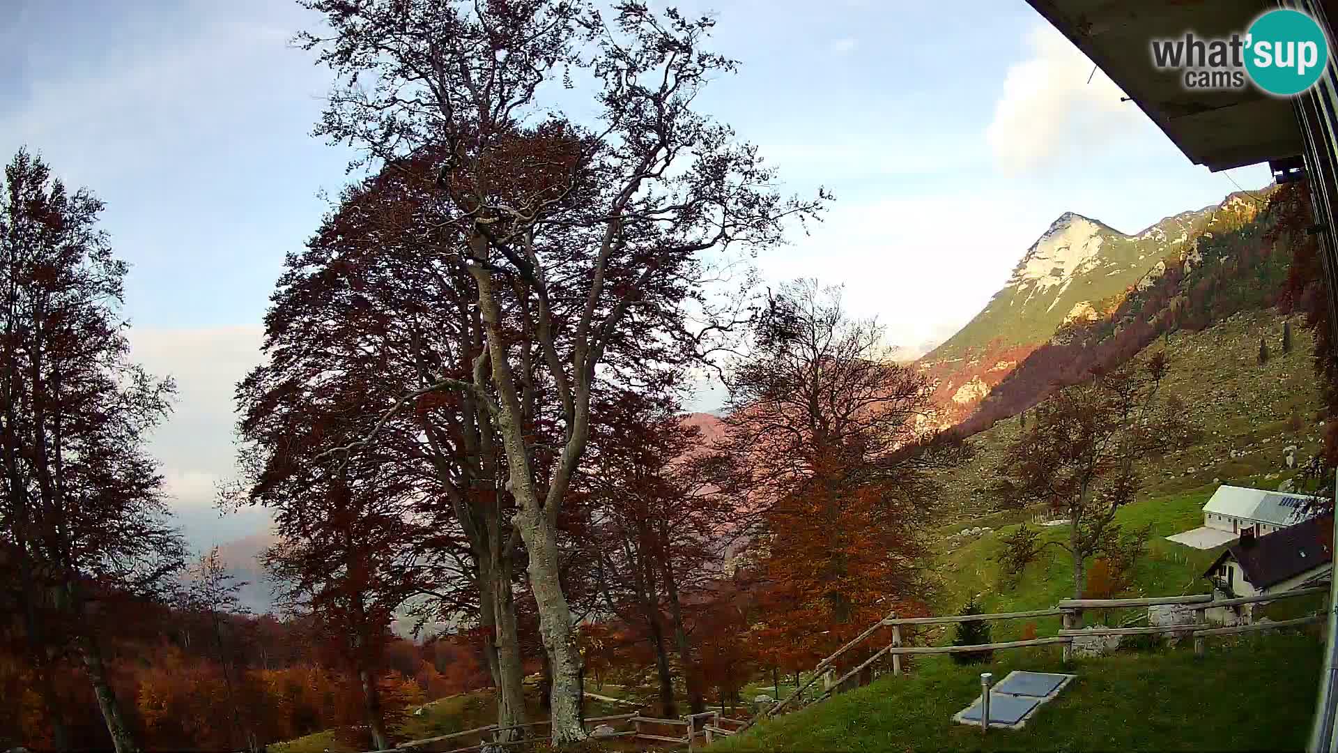 Planina Razor Mountain Hut live cam (1315) | view to Tolminski Migovec