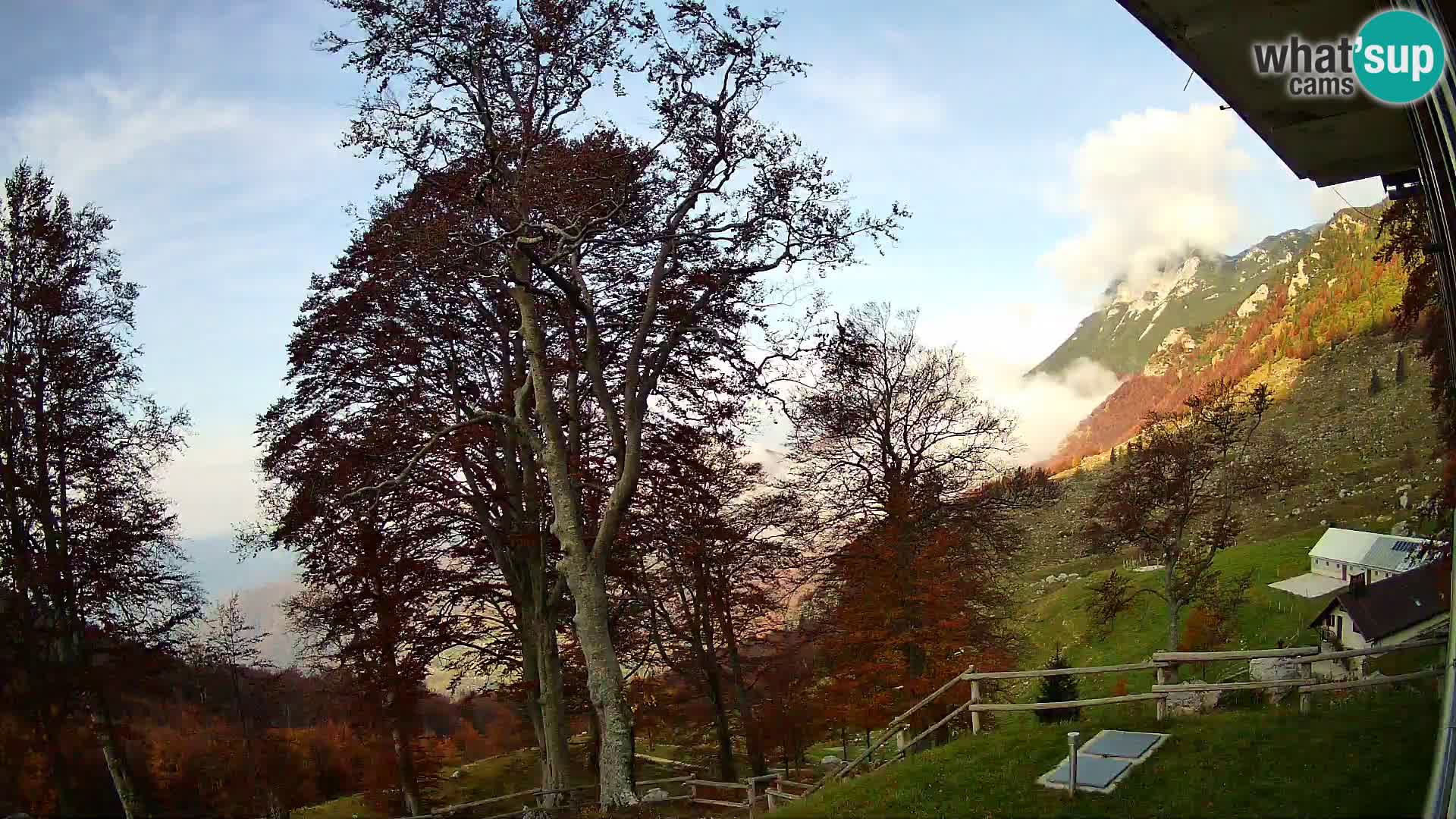 Planina Razor Bergütte Webcam (1315) | Blick auf Tolminski Migovec