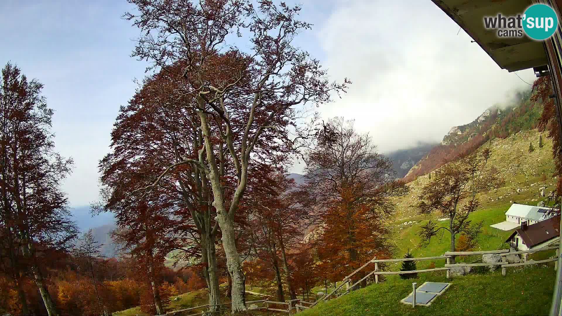 Planina Razor Mountain Hut live cam (1315) | view to Tolminski Migovec