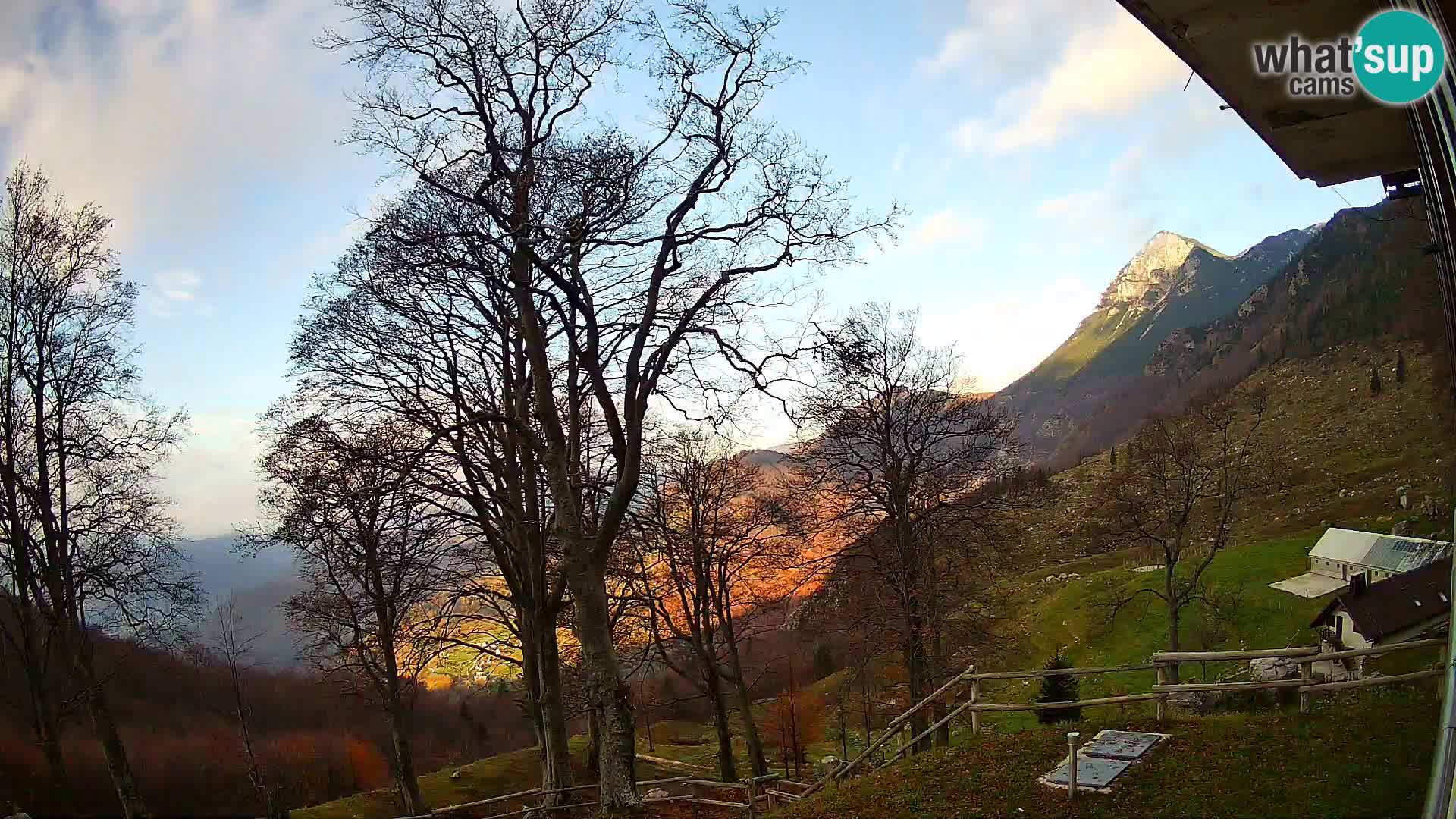 Planina Razor Mountain Hut live cam (1315) | view to Tolminski Migovec
