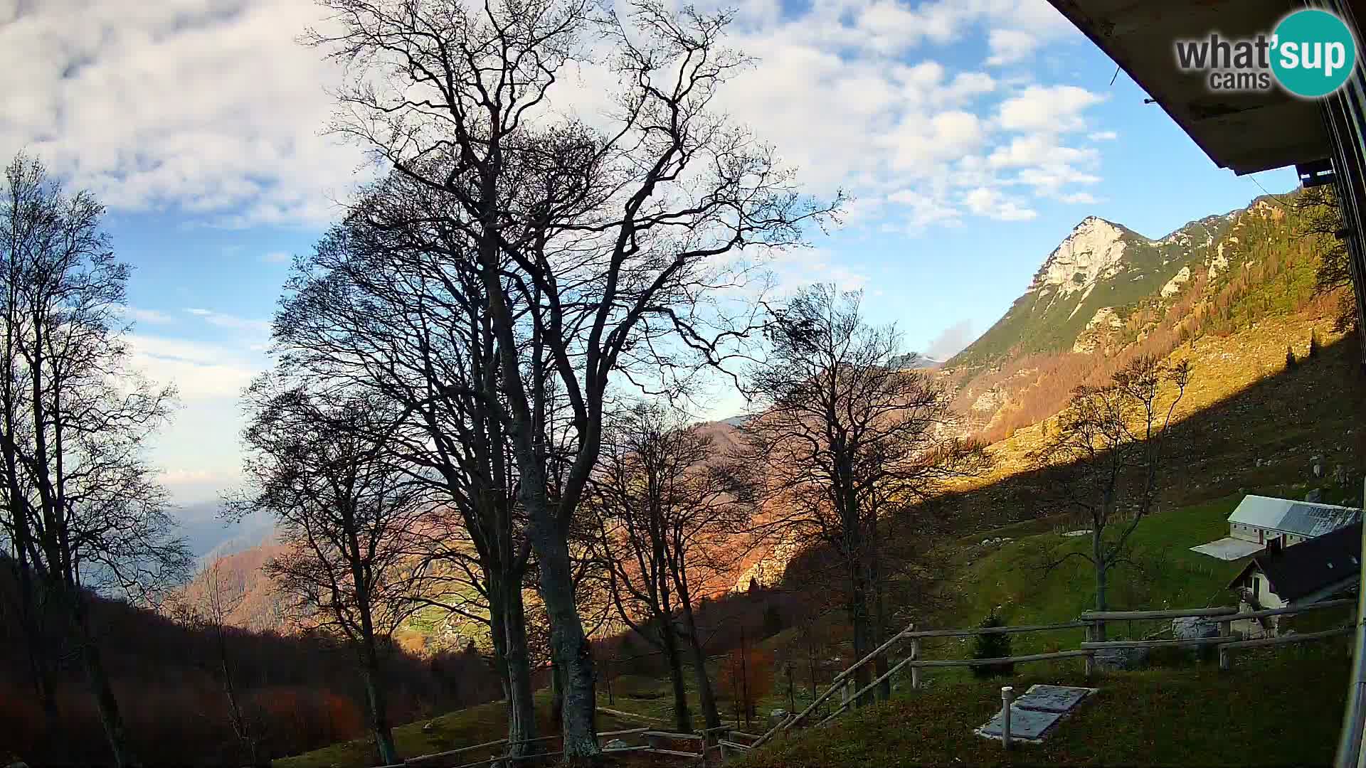 Planina Razor Mountain Hut live cam (1315) | view to Tolminski Migovec