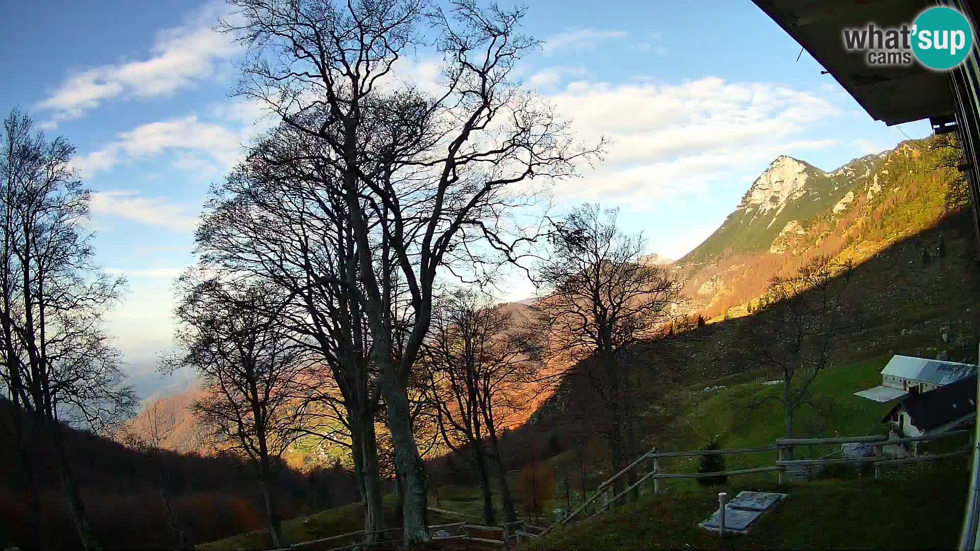 Planina Razor Bergütte Webcam (1315) | Blick auf Tolminski Migovec