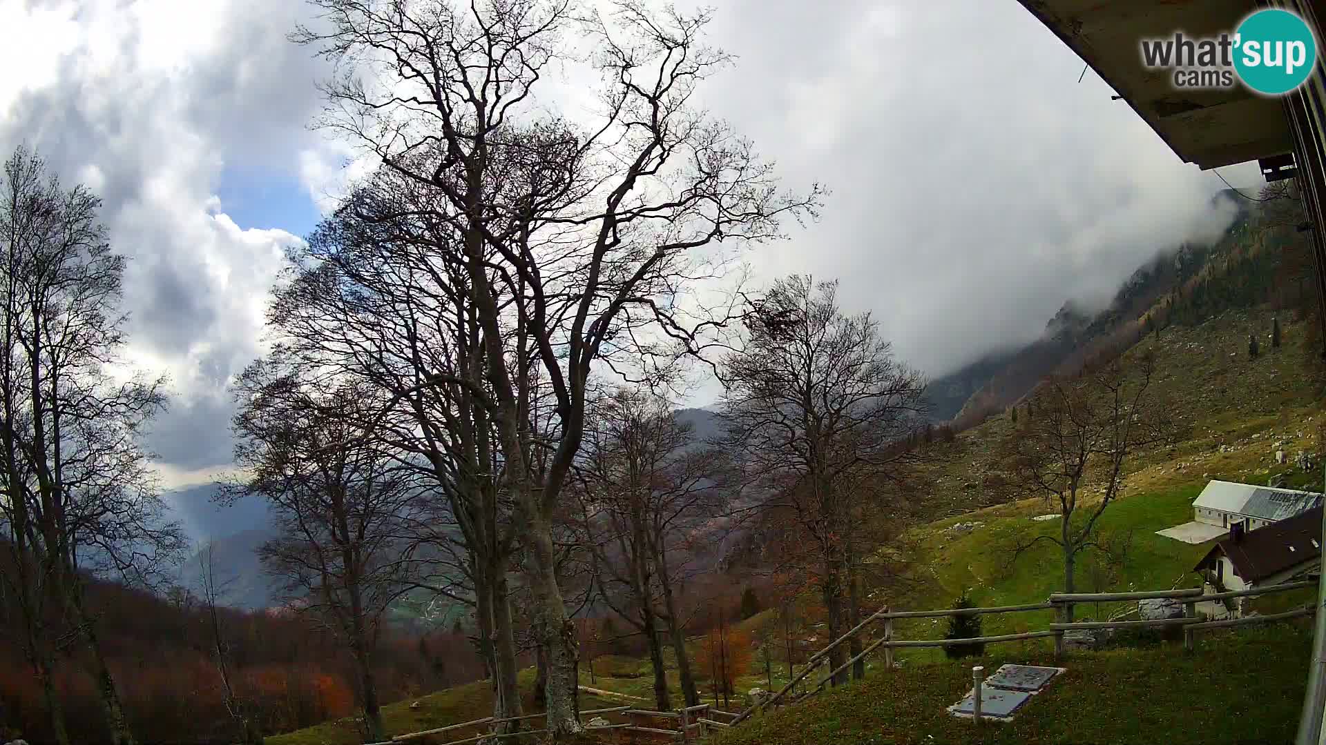 Baita di montagna Planina Razor webcam (1315) | vista su Tolminski Migovec