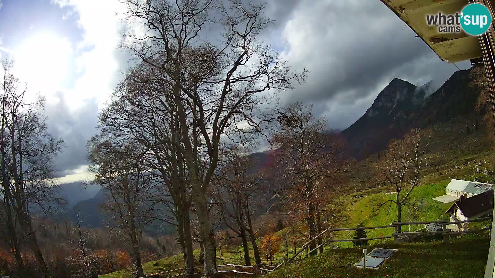 Baita di montagna Planina Razor webcam (1315) | vista su Tolminski Migovec