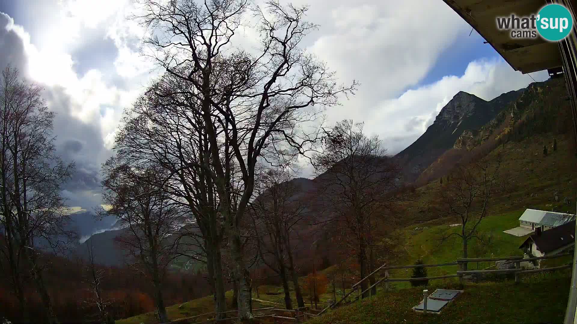 Baita di montagna Planina Razor webcam (1315) | vista su Tolminski Migovec