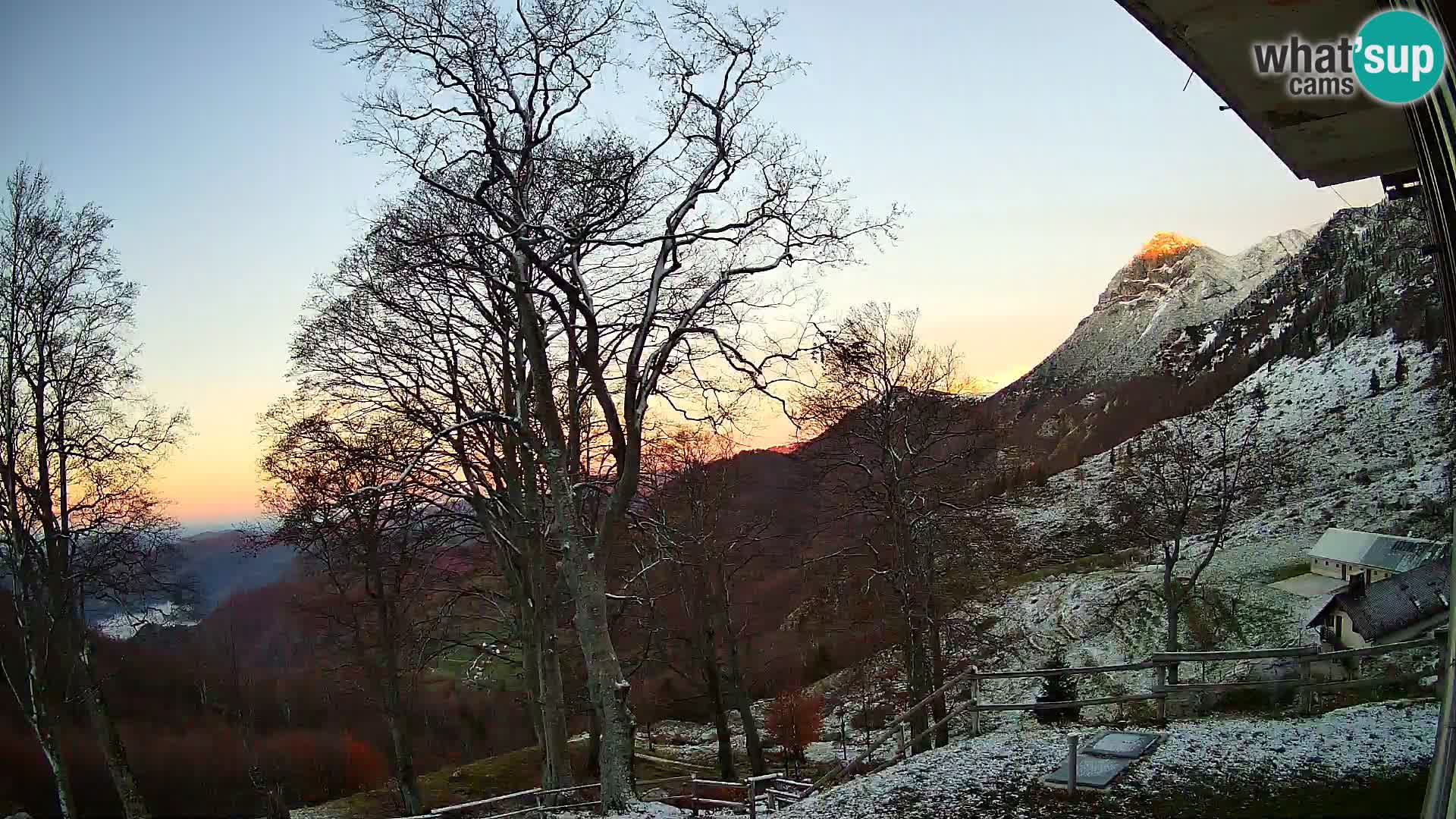 Planina Razor Mountain Hut live cam (1315) | view to Tolminski Migovec