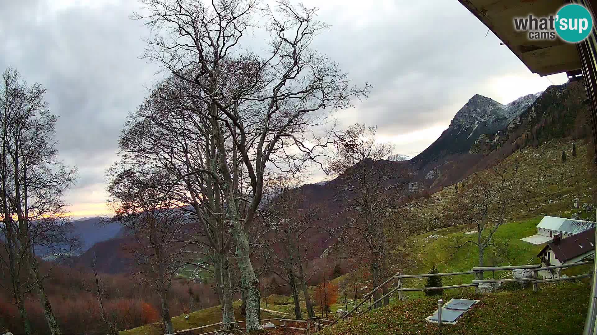 Refuge de la montagne Planina Razor caméra en direct (1315) | vue sur Tolminski Migovec