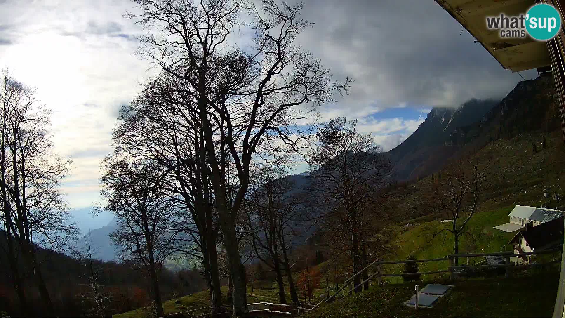 Baita di montagna Planina Razor webcam (1315) | vista su Tolminski Migovec