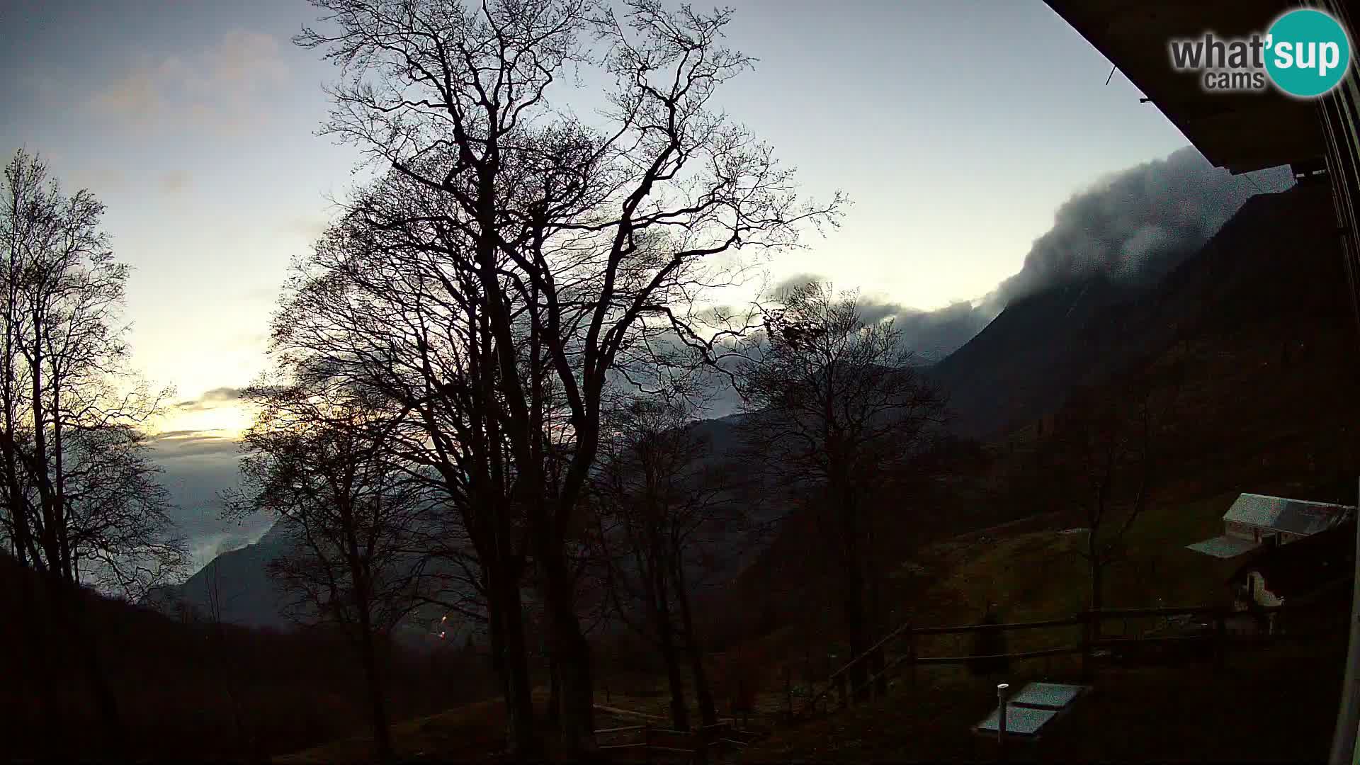 Planina Razor Bergütte Webcam (1315) | Blick auf Tolminski Migovec