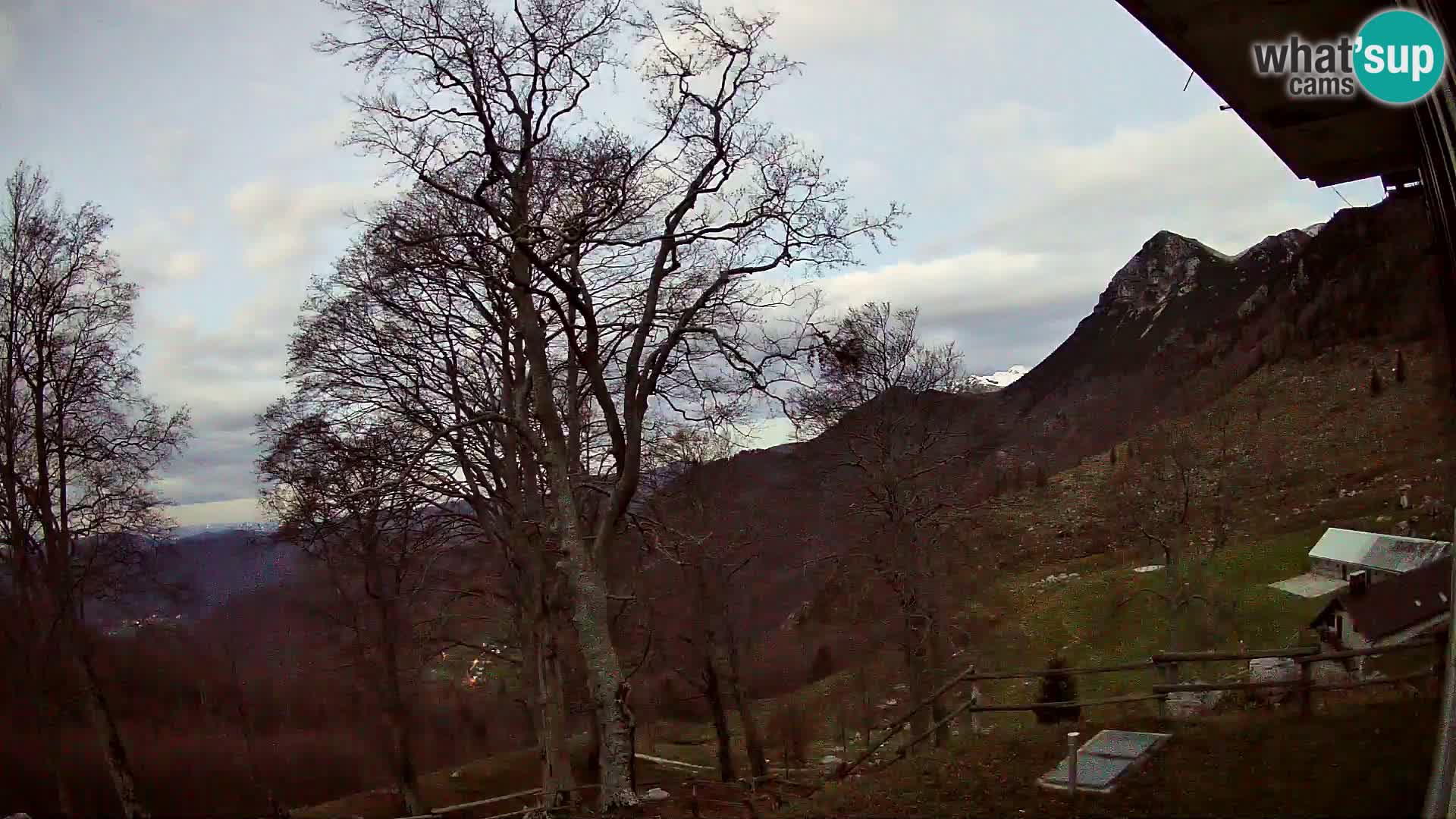 Planina Razor Mountain Hut live cam (1315) | view to Tolminski Migovec