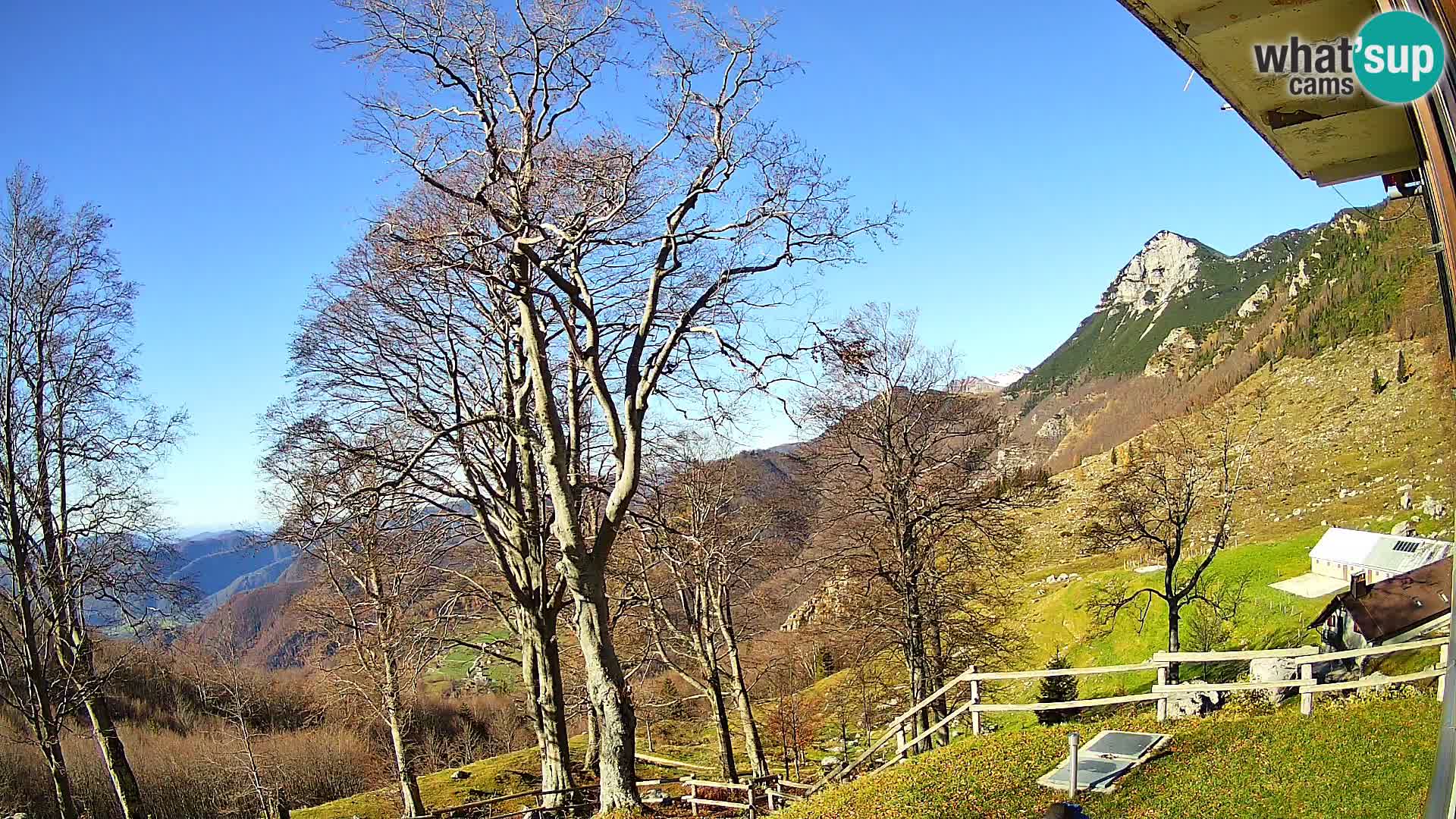 Planina Razor Mountain Hut live cam (1315) | view to Tolminski Migovec