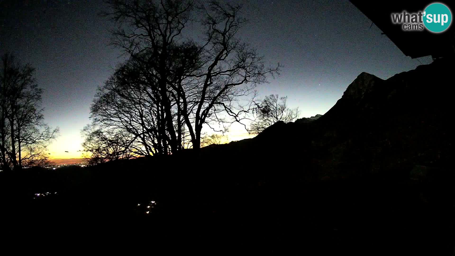 Planina Razor Mountain Hut live cam (1315) | view to Tolminski Migovec