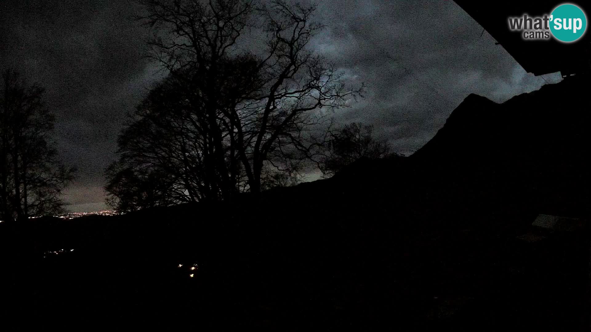 Planina Razor Bergütte Webcam (1315) | Blick auf Tolminski Migovec