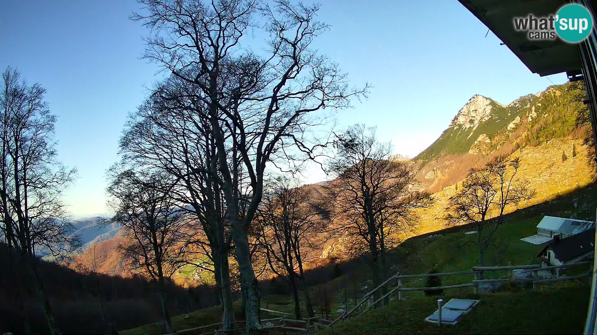 Planina Razor Mountain Hut live cam (1315) | view to Tolminski Migovec