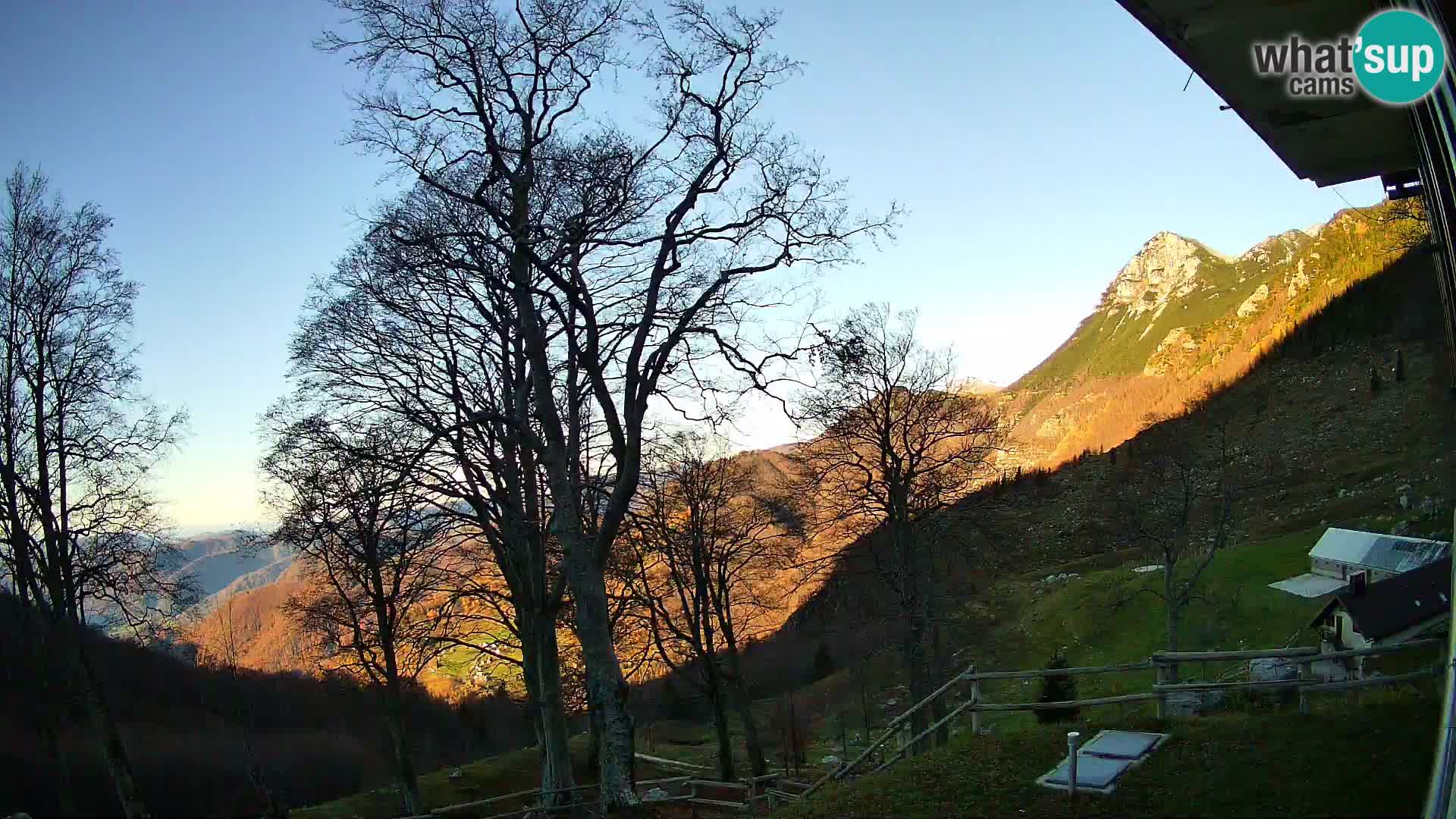 Planina Razor Bergütte Webcam (1315) | Blick auf Tolminski Migovec