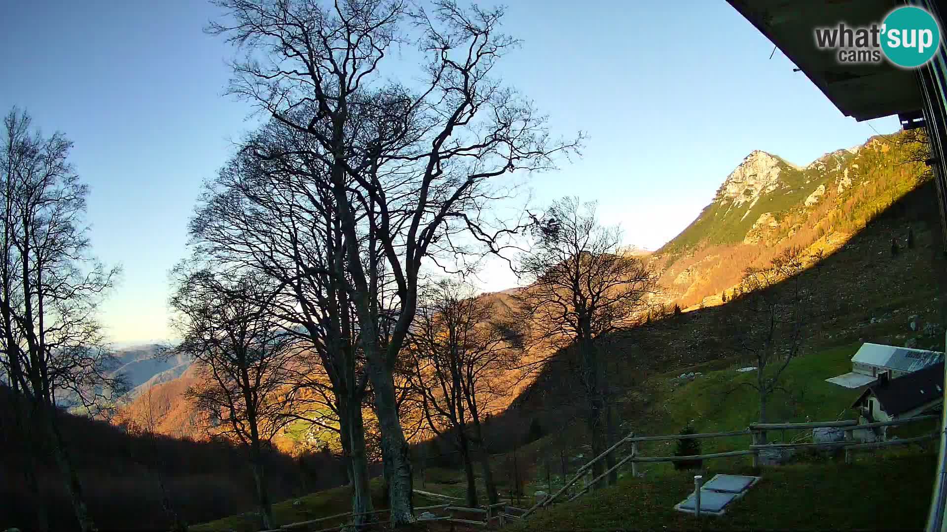 Planinarski dom na planini Razor (1315) | Pogled na Tolminski Migovec