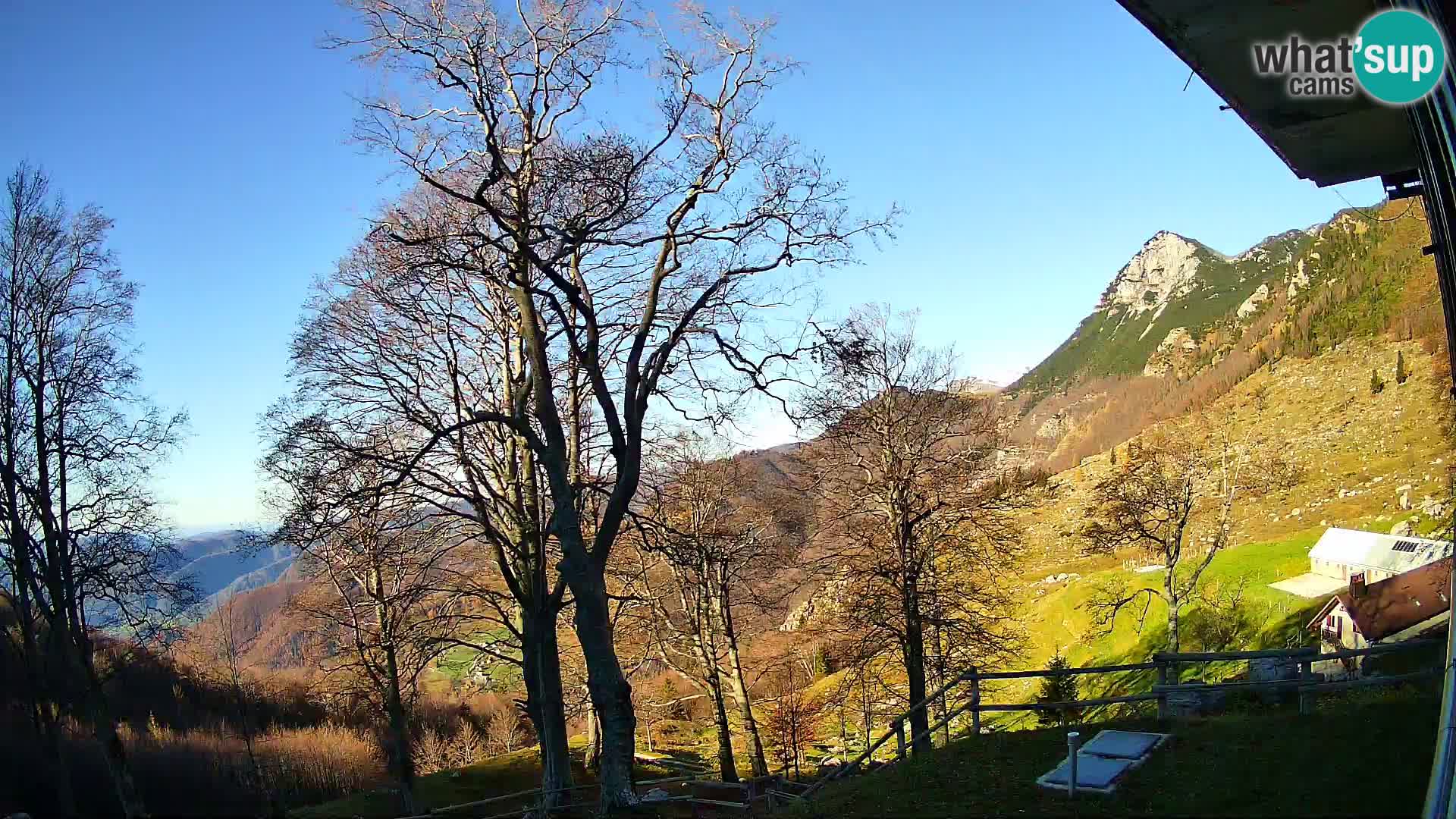 Baita di montagna Planina Razor webcam (1315) | vista su Tolminski Migovec