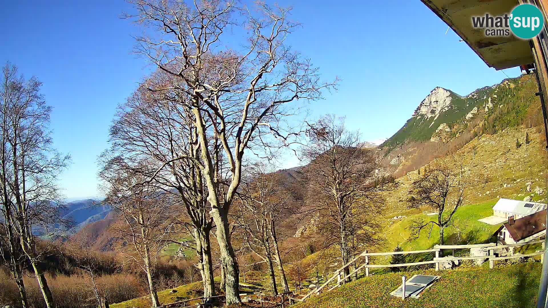 Planina Razor Bergütte Webcam (1315) | Blick auf Tolminski Migovec