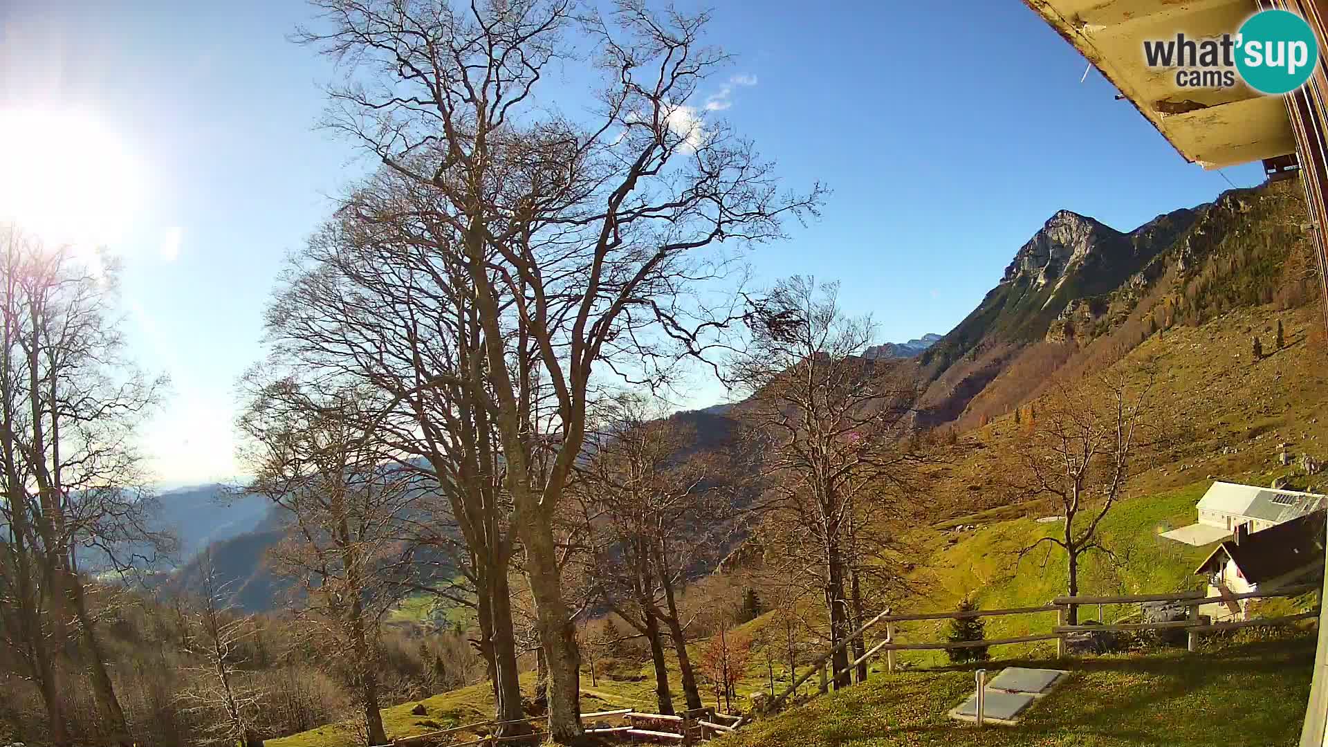Baita di montagna Planina Razor webcam (1315) | vista su Tolminski Migovec
