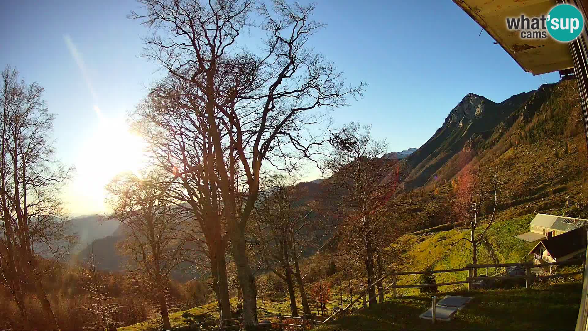 Planina Razor Bergütte Webcam (1315) | Blick auf Tolminski Migovec