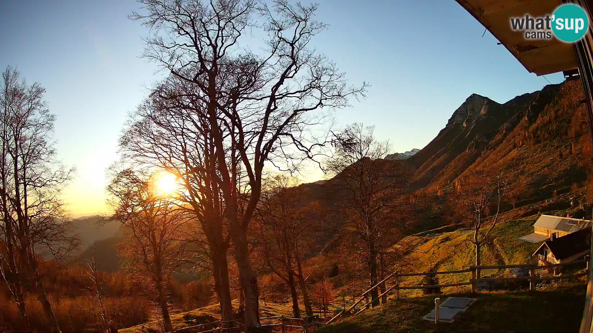 Planina Razor Mountain Hut live cam (1315) | view to Tolminski Migovec