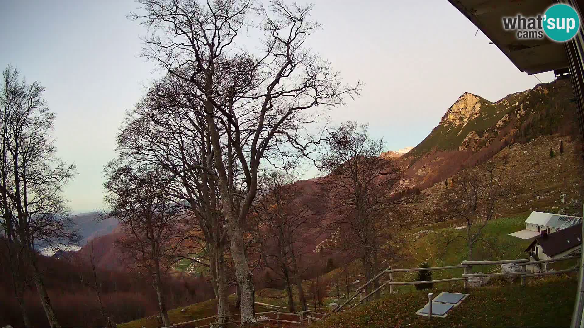 Baita di montagna Planina Razor webcam (1315) | vista su Tolminski Migovec