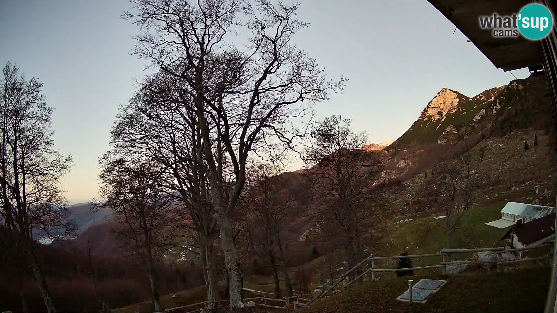 Baita di montagna Planina Razor webcam (1315) | vista su Tolminski Migovec