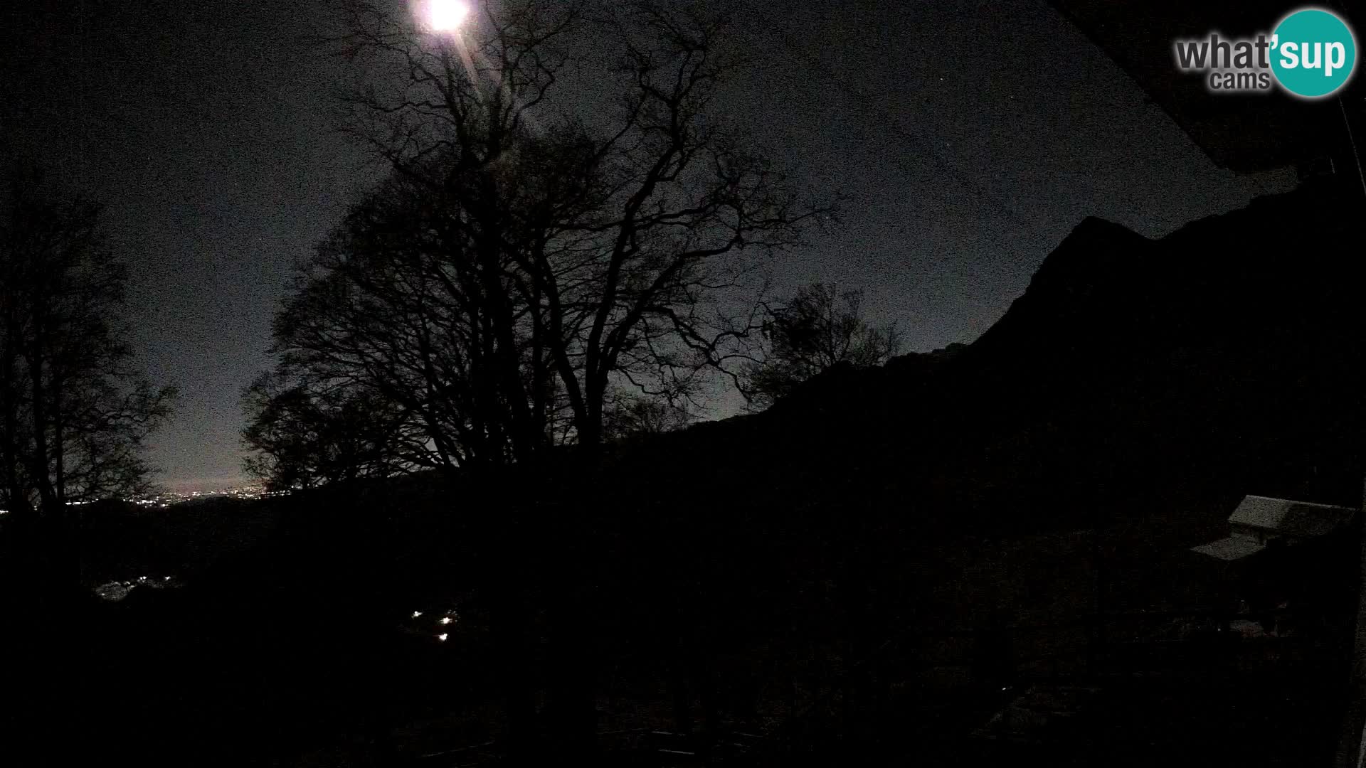 Planina Razor Mountain Hut live cam (1315) | view to Tolminski Migovec