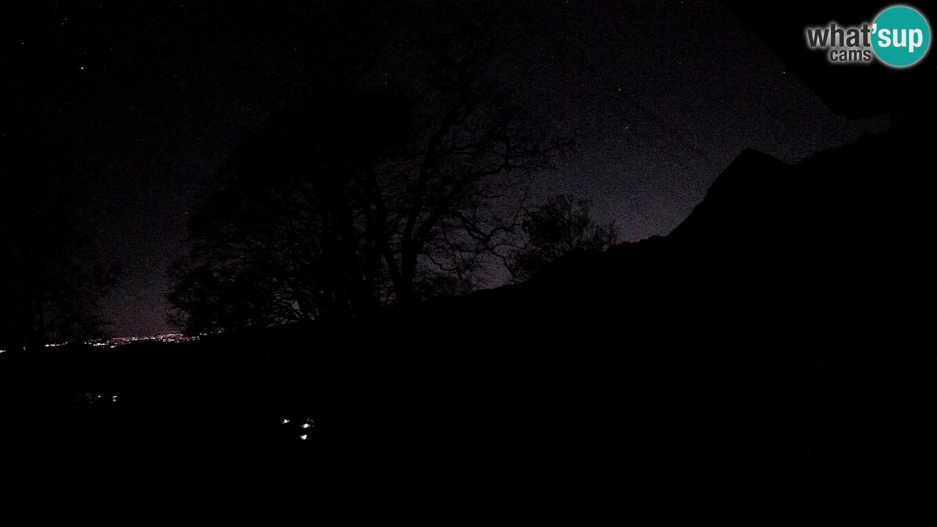 Cámara en vivo de la cabaña de montaña Planina Razor (1315) | vista hacia Tolminski Migovec