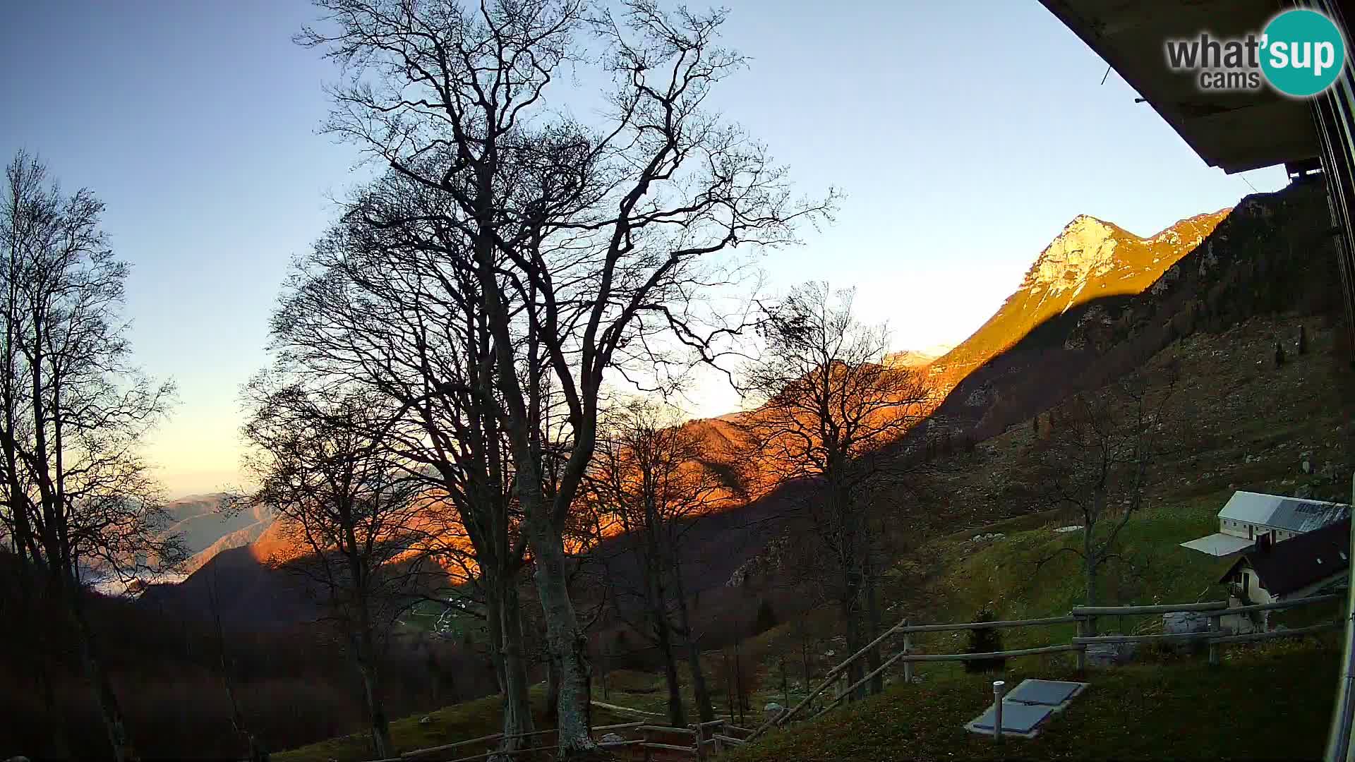 Planina Razor Mountain Hut live cam (1315) | view to Tolminski Migovec