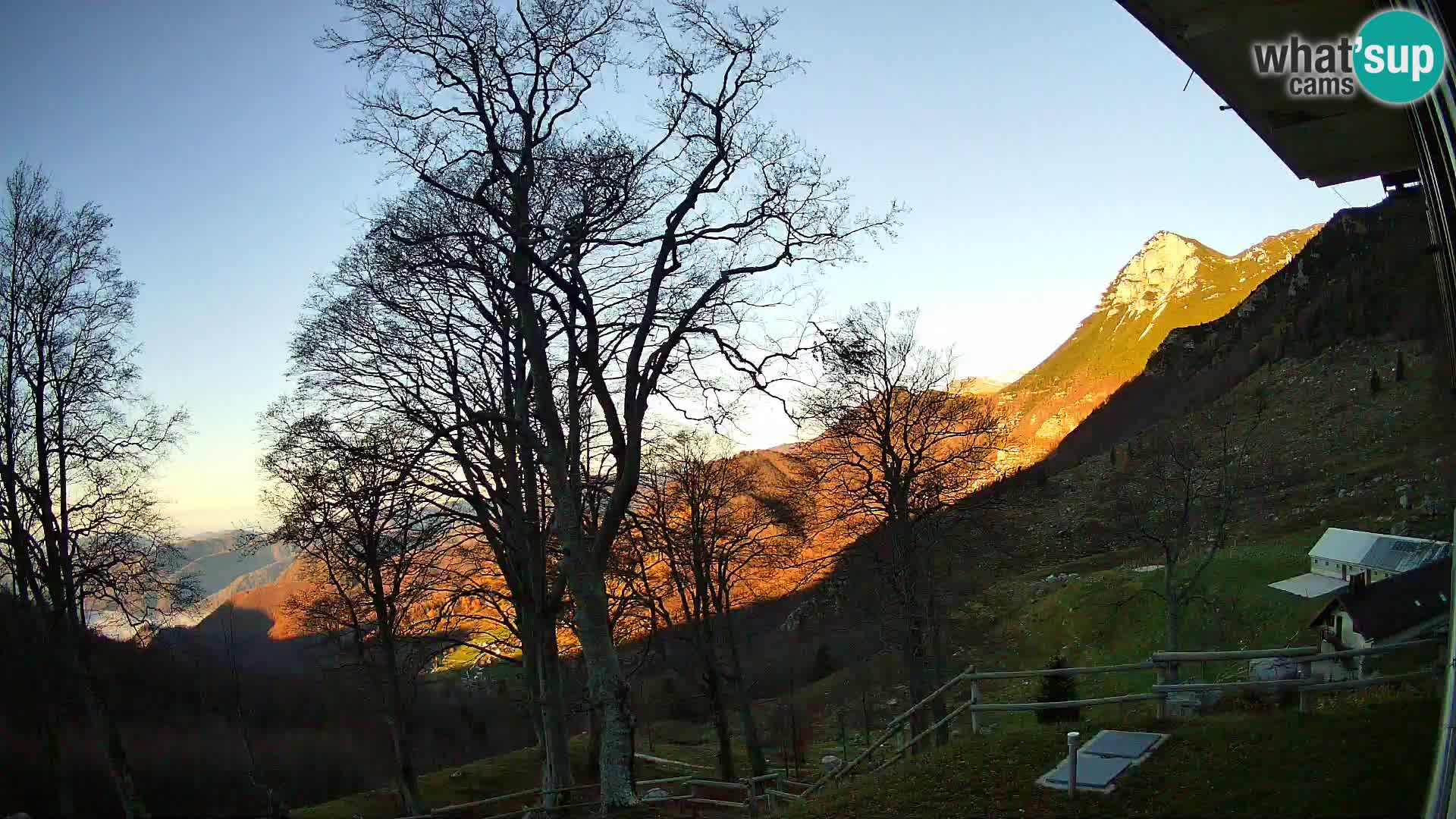 Planina Razor Mountain Hut live cam (1315) | view to Tolminski Migovec