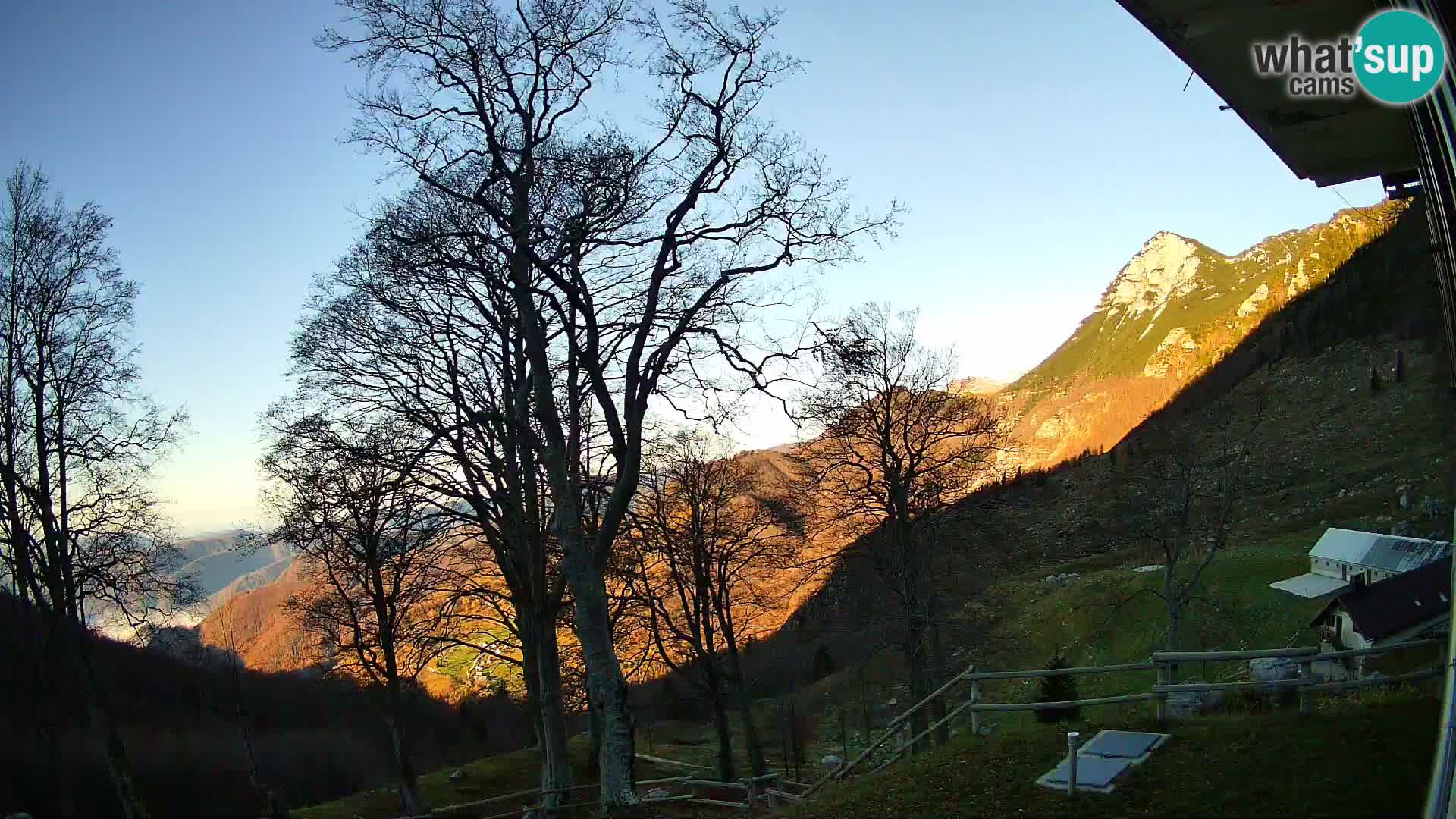 Refuge de la montagne Planina Razor caméra en direct (1315) | vue sur Tolminski Migovec
