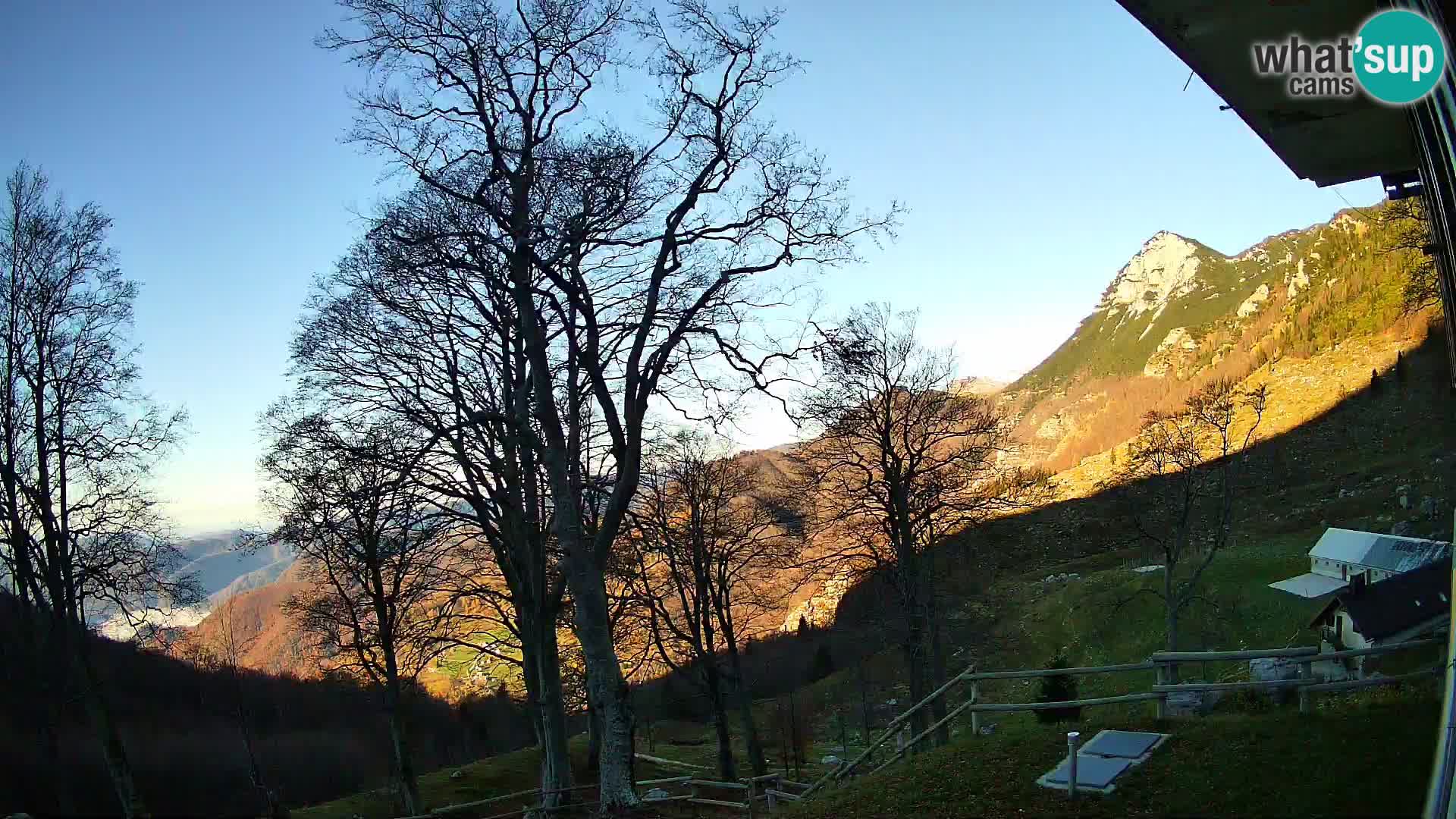 Planina Razor Mountain Hut live cam (1315) | view to Tolminski Migovec