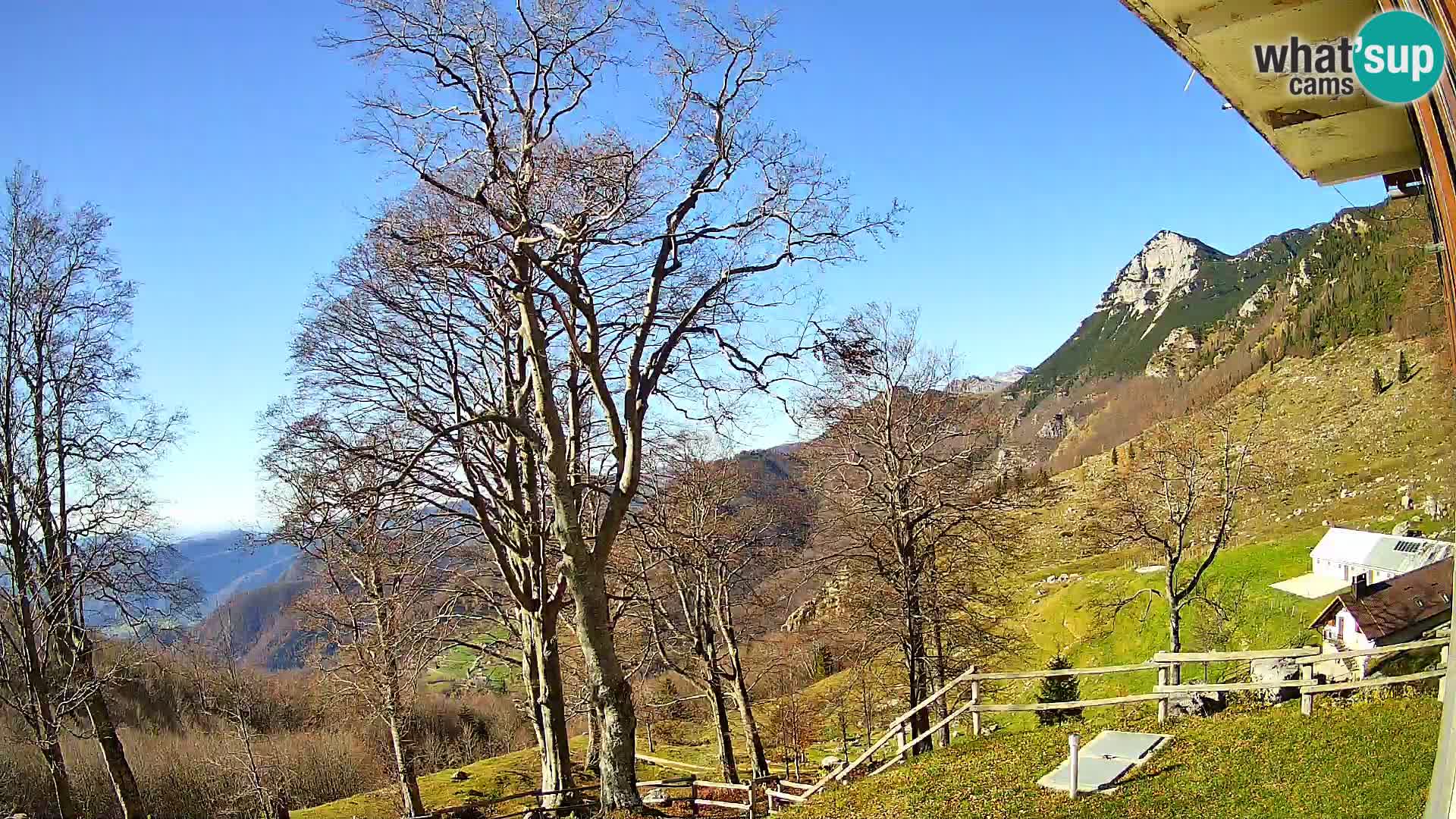 Planina Razor Mountain Hut live cam (1315) | view to Tolminski Migovec