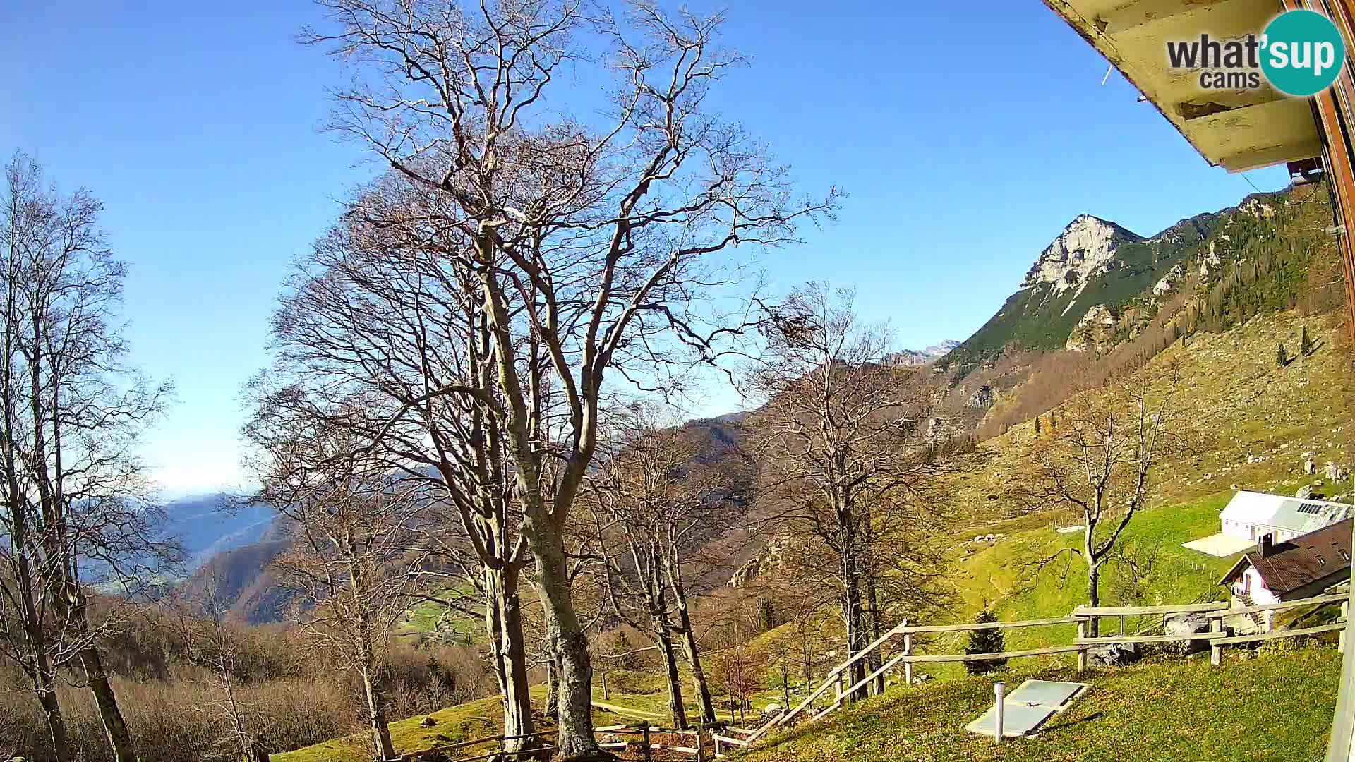 Planinarski dom na planini Razor (1315) | Pogled na Tolminski Migovec