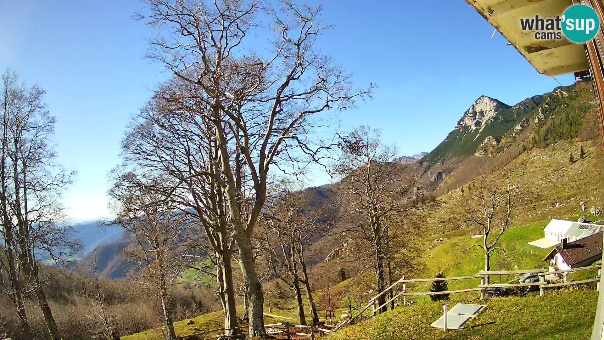 Planina Razor Mountain Hut live cam (1315) | view to Tolminski Migovec