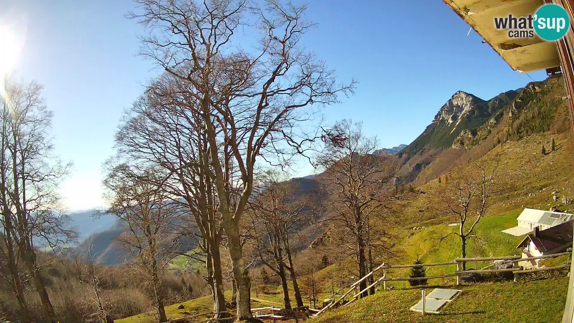 Planina Razor Bergütte Webcam (1315) | Blick auf Tolminski Migovec