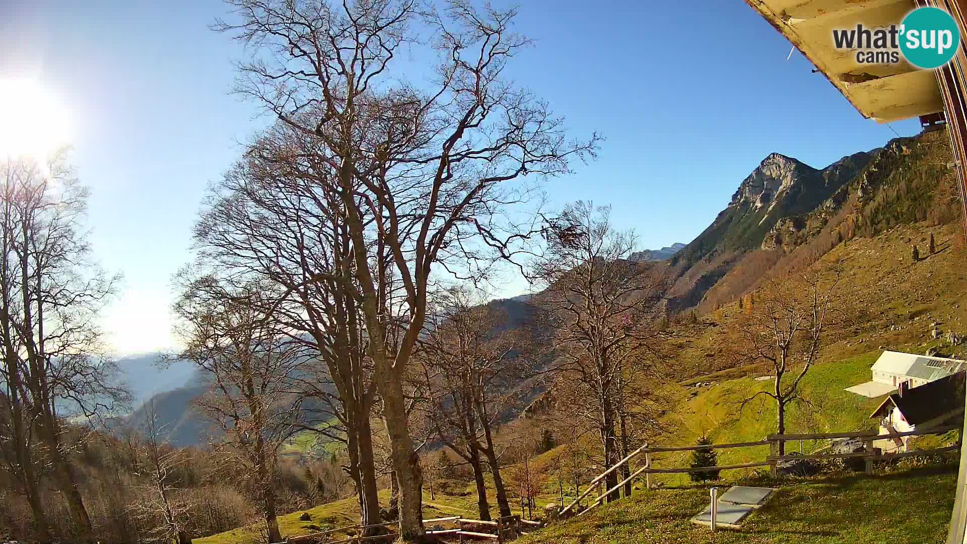 Refuge de la montagne Planina Razor caméra en direct (1315) | vue sur Tolminski Migovec