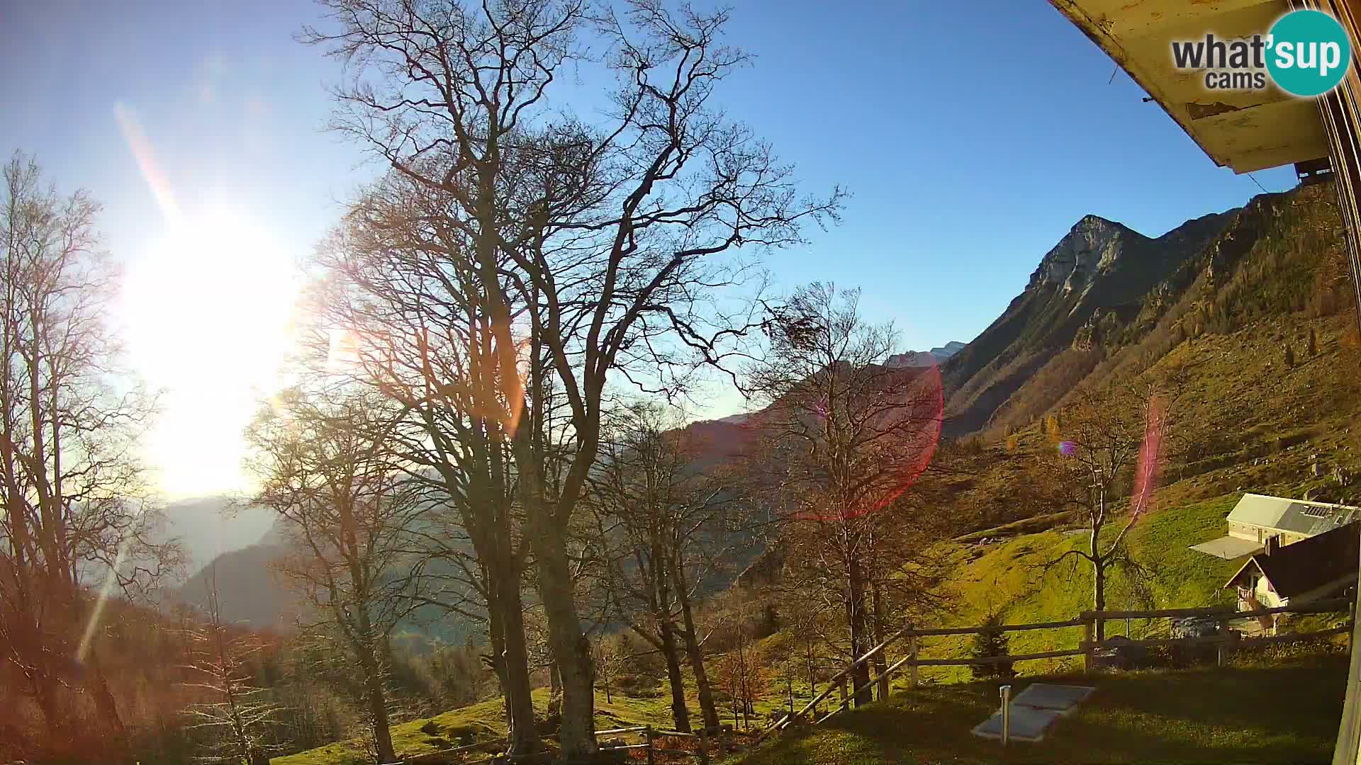 Baita di montagna Planina Razor webcam (1315) | vista su Tolminski Migovec