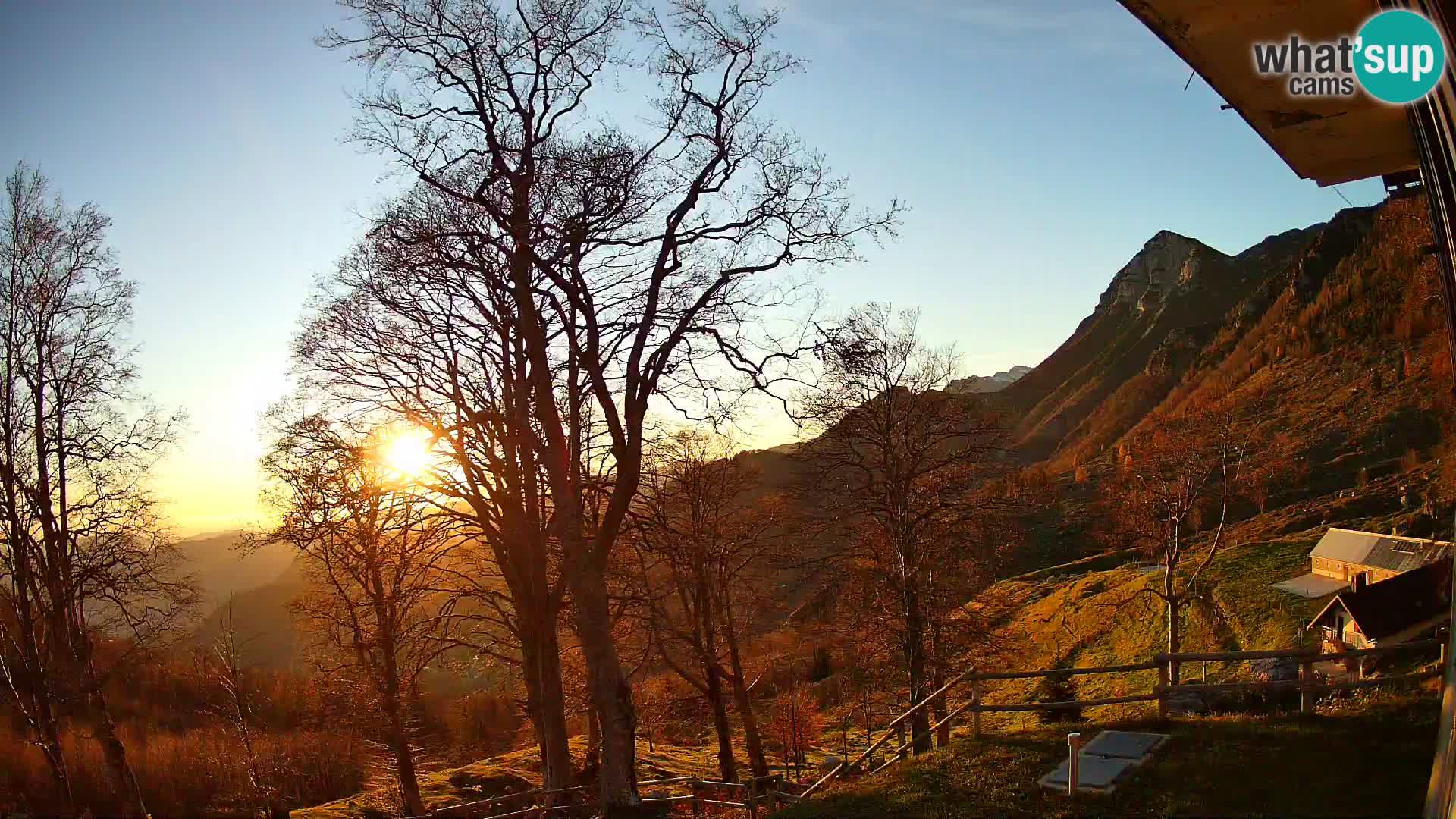 Planina Razor Mountain Hut live cam (1315) | view to Tolminski Migovec