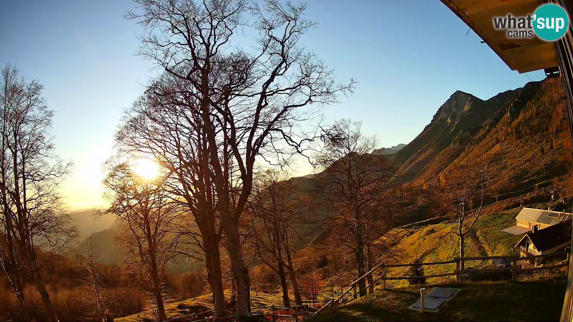 Planinarski dom na planini Razor (1315) | Pogled na Tolminski Migovec