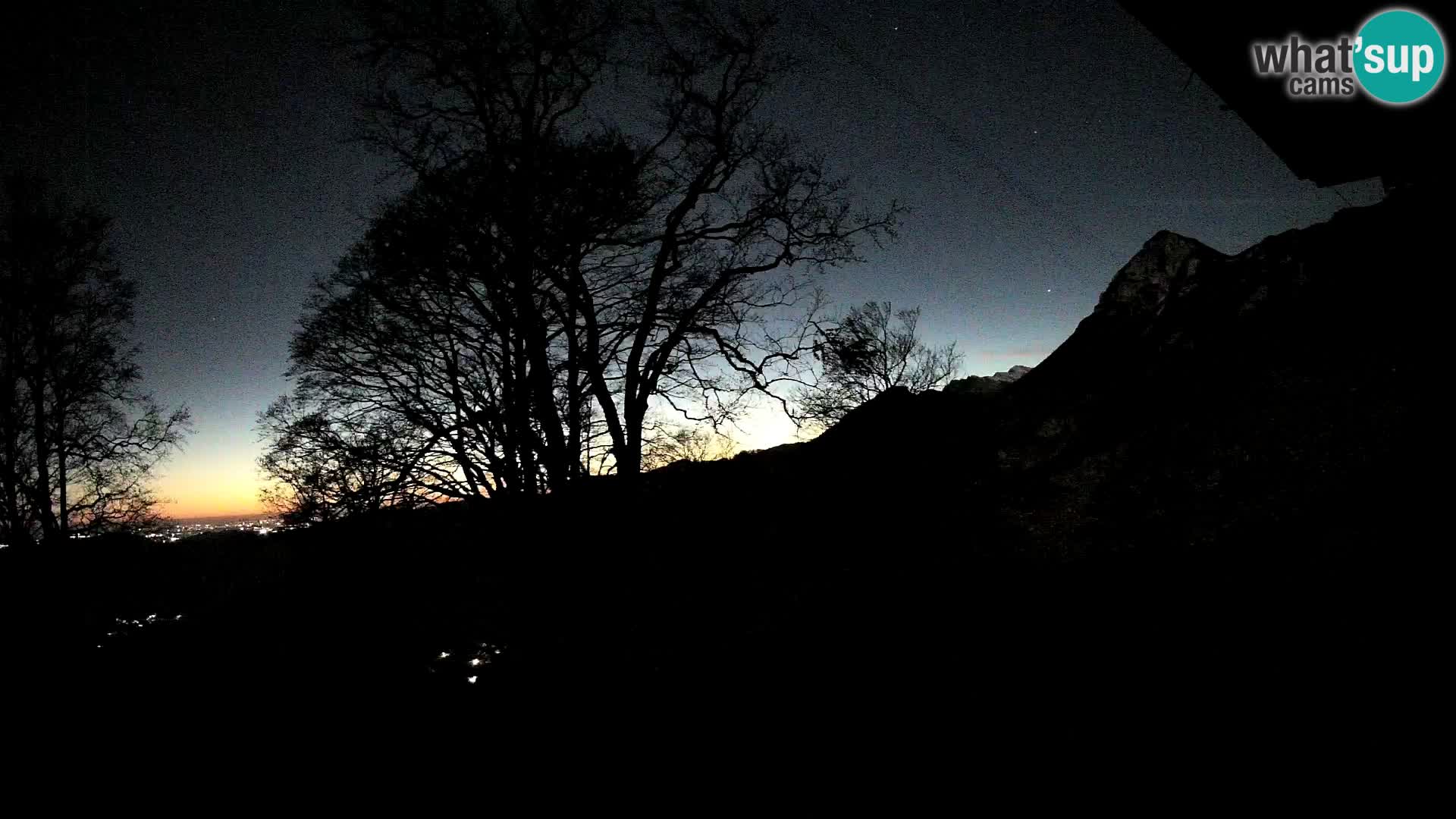 Planina Razor Mountain Hut live cam (1315) | view to Tolminski Migovec