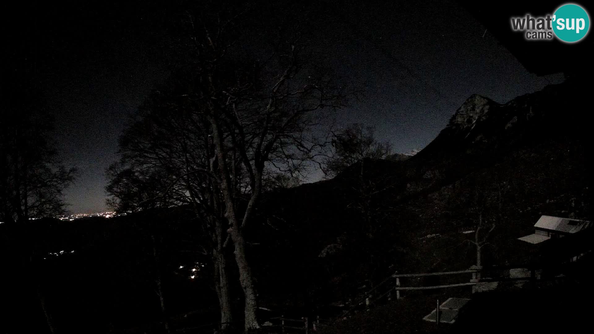 Planina Razor Mountain Hut live cam (1315) | view to Tolminski Migovec