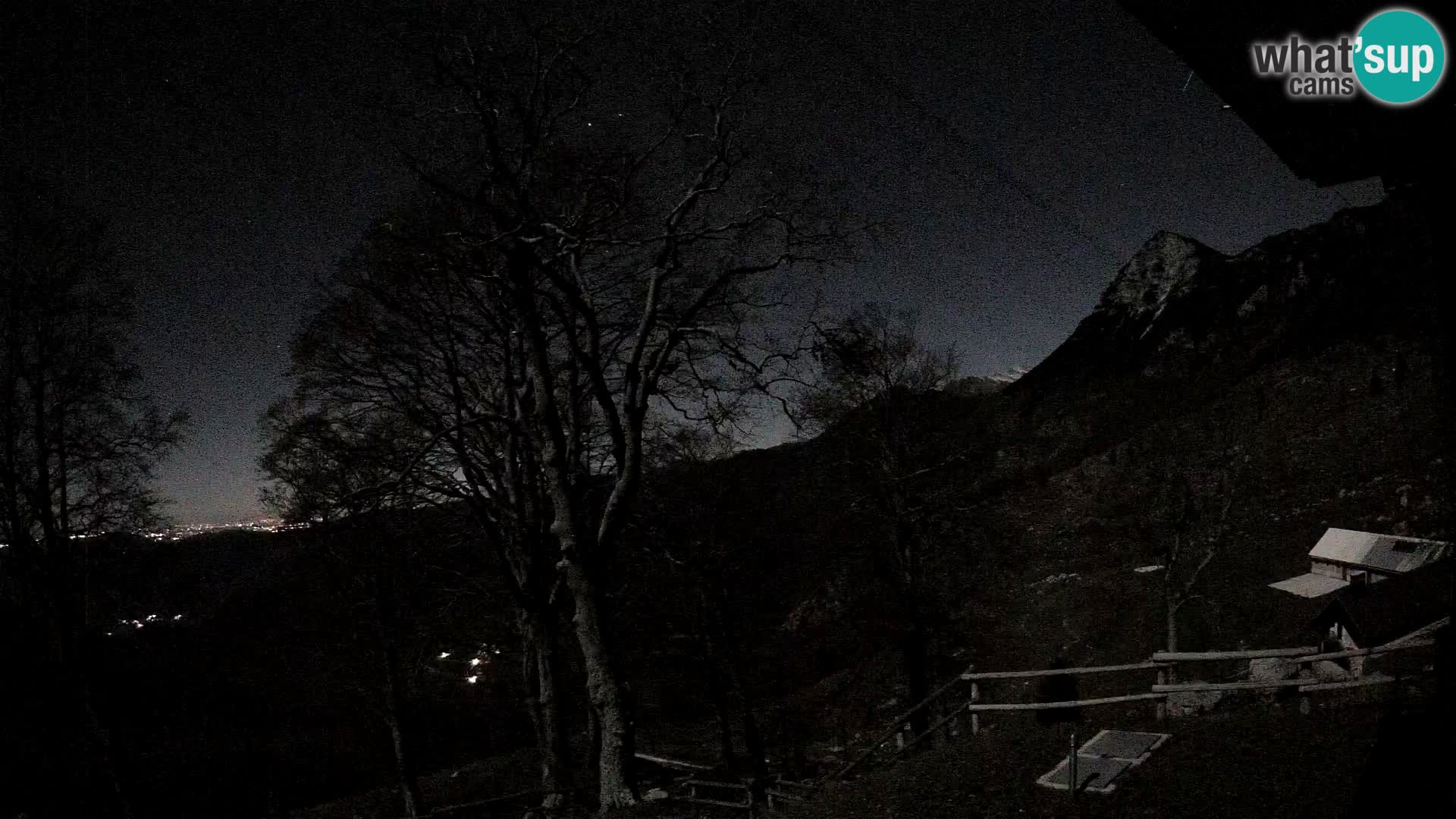 Planina Razor Bergütte Webcam (1315) | Blick auf Tolminski Migovec